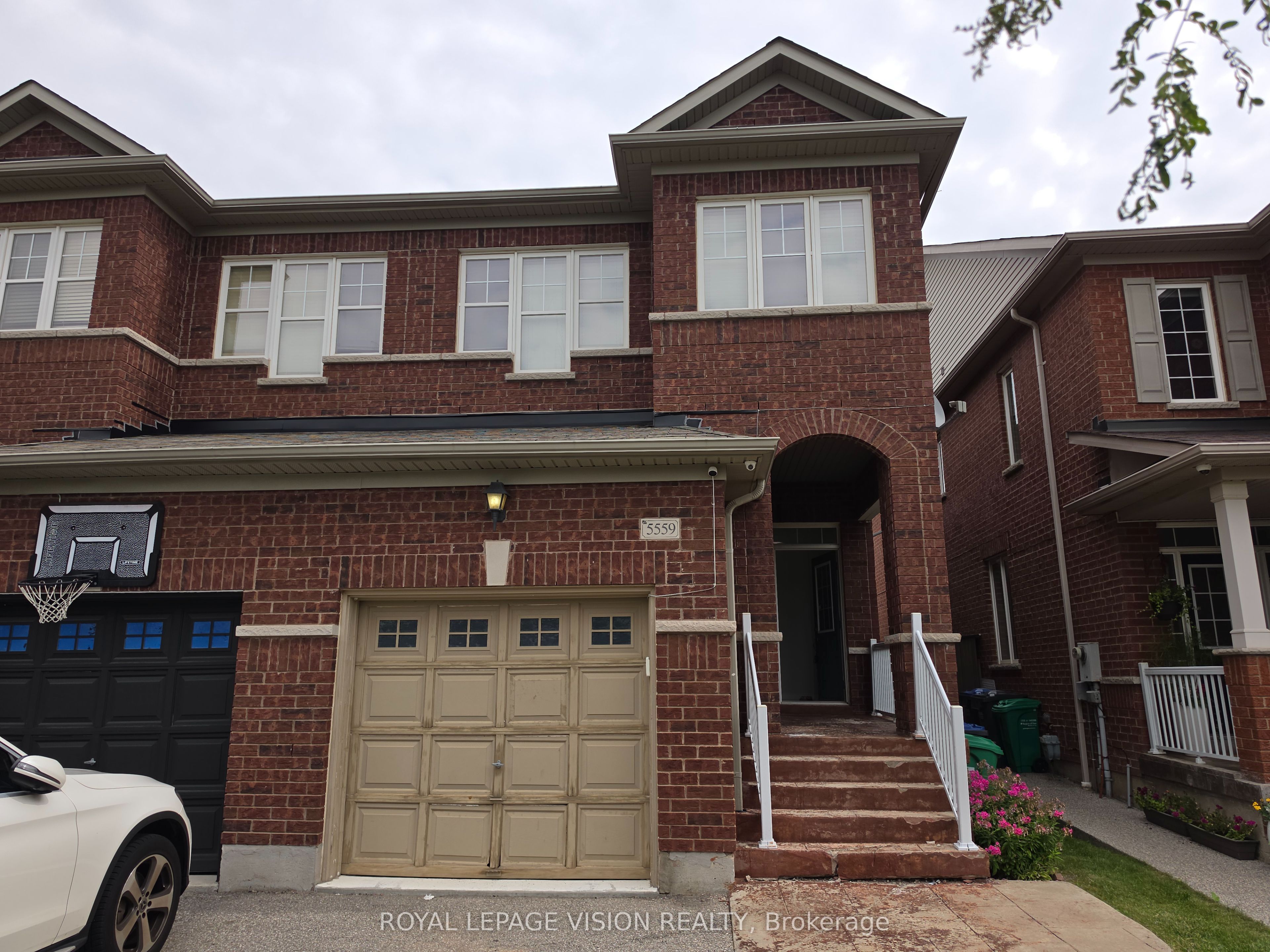 5559 Bonnie Street, Mississauga, On L5m 0n7