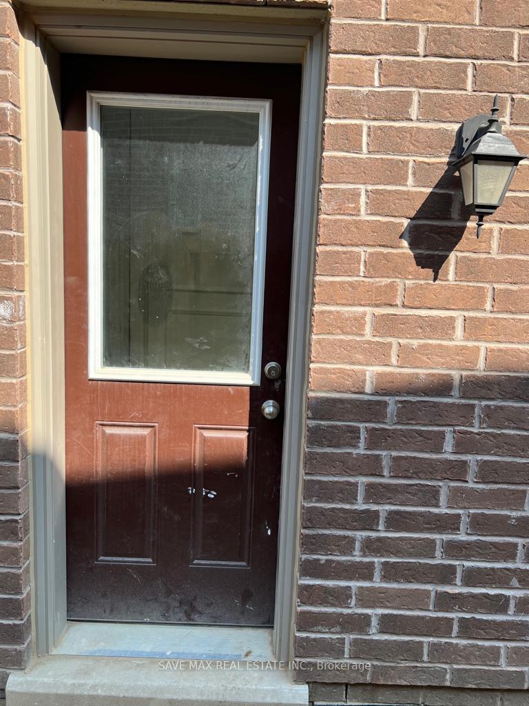 14 Lady Evelyn Crescent Basement, Brampton, On L6y 6c7