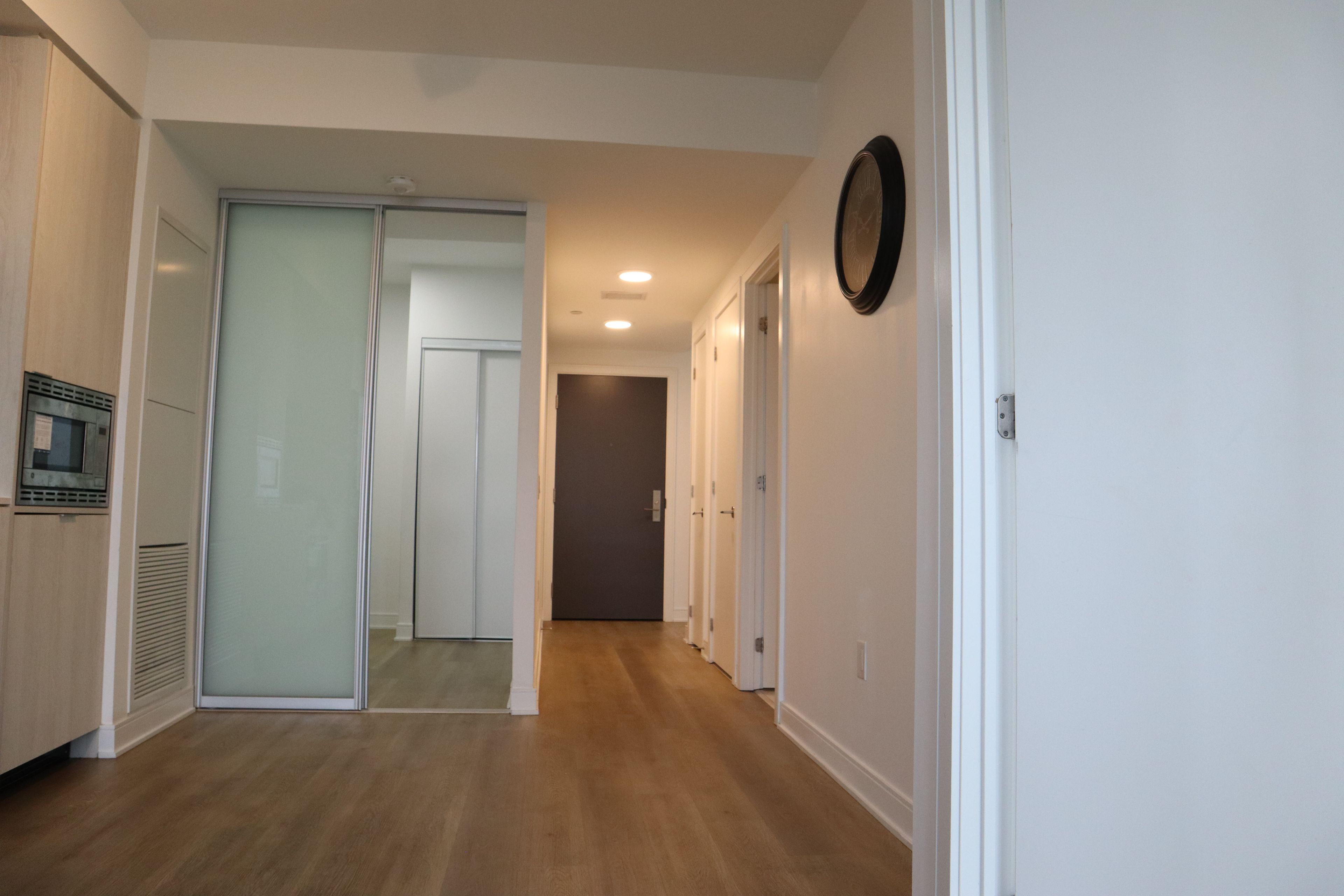 86 Dundas Street E 421, Mississauga, On L5a 1w4