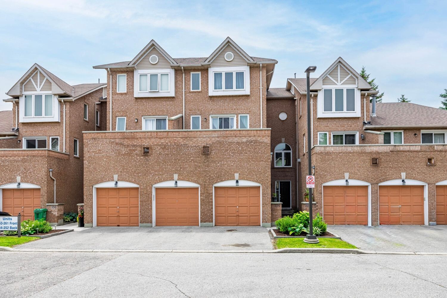 60 Barondale Drive 256, Mississauga, On L4z 3n8