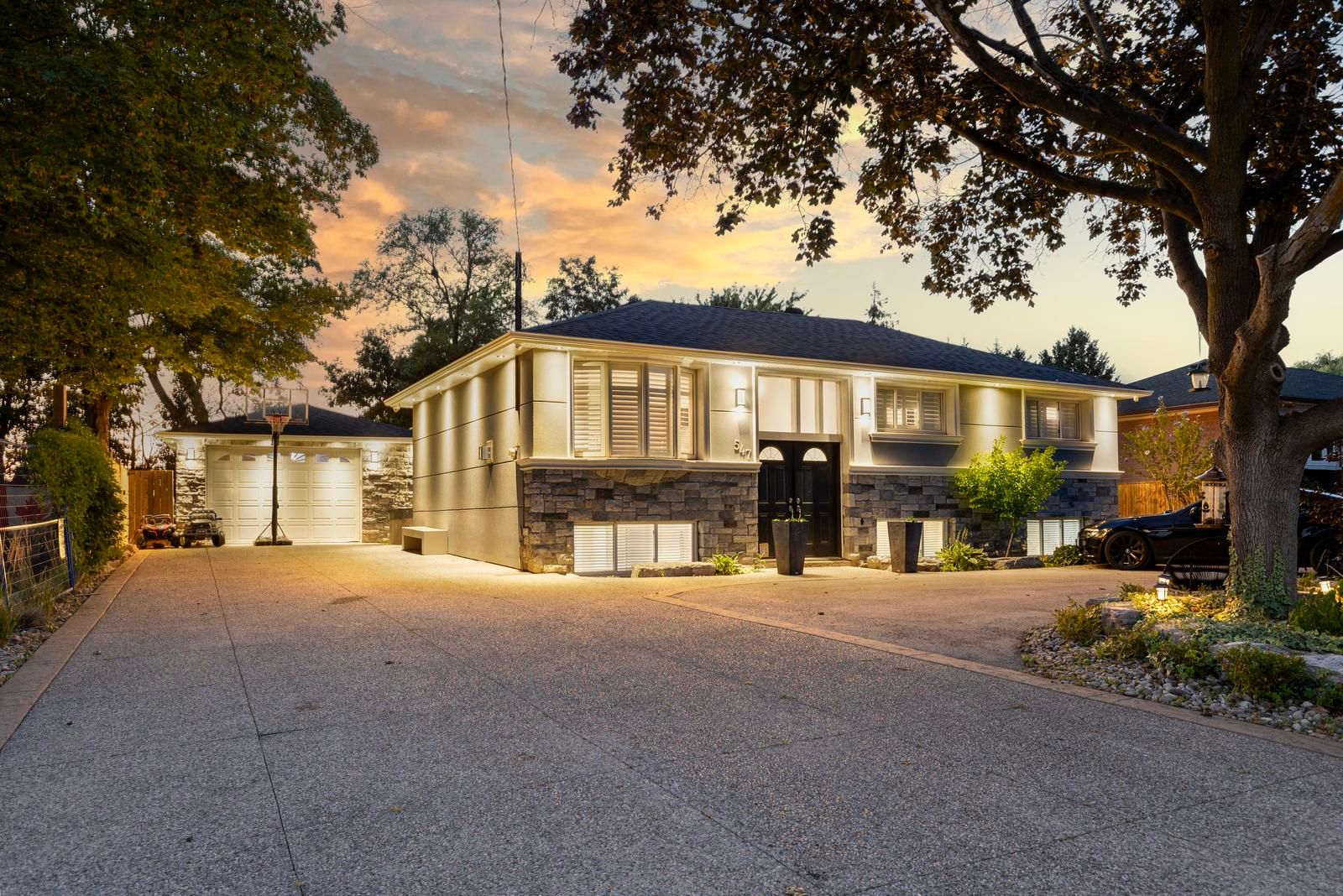 547 Pinegrove Road, Oakville, On L6k 2c2