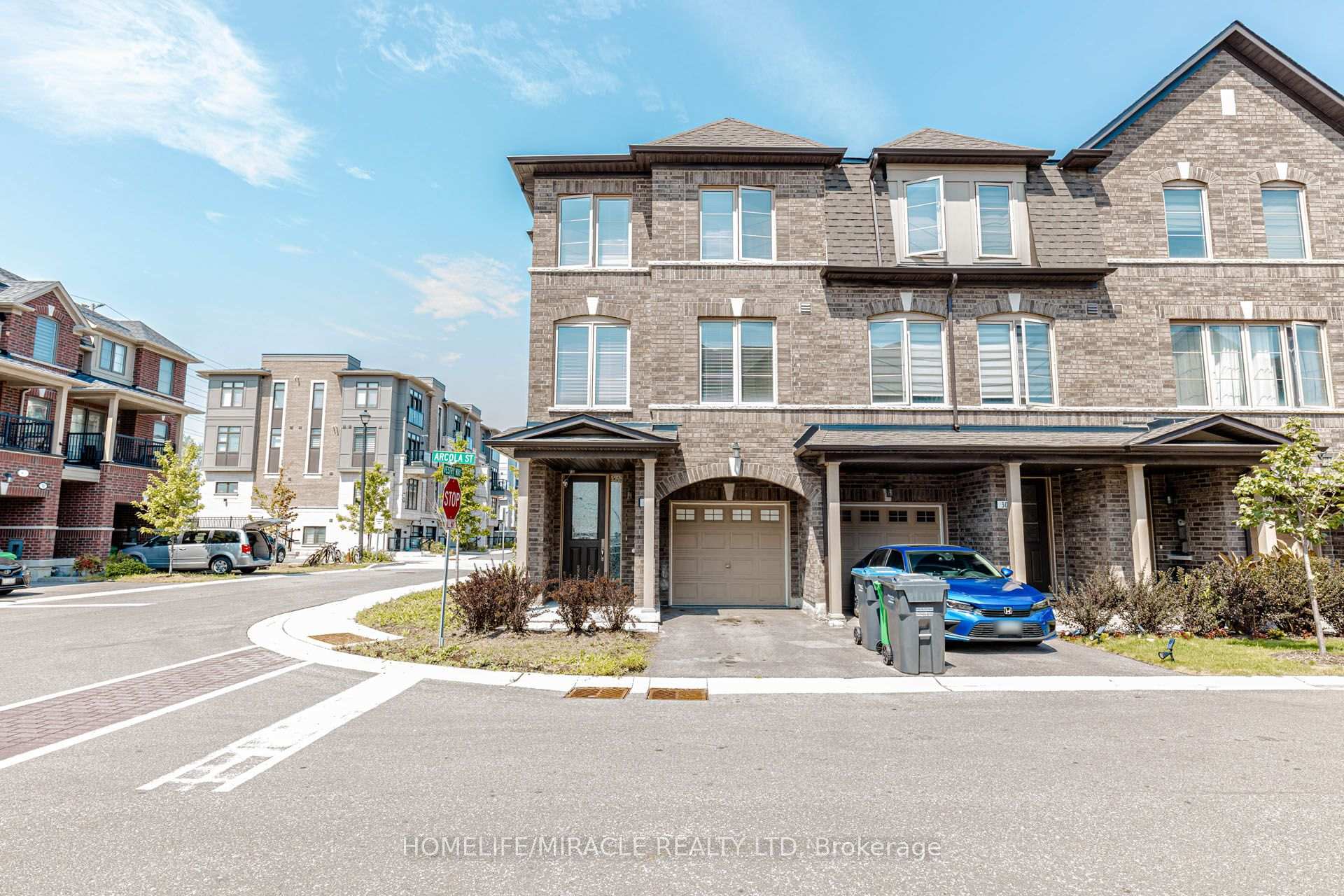 32 Arcola Street, Brampton, On L6p 4n7