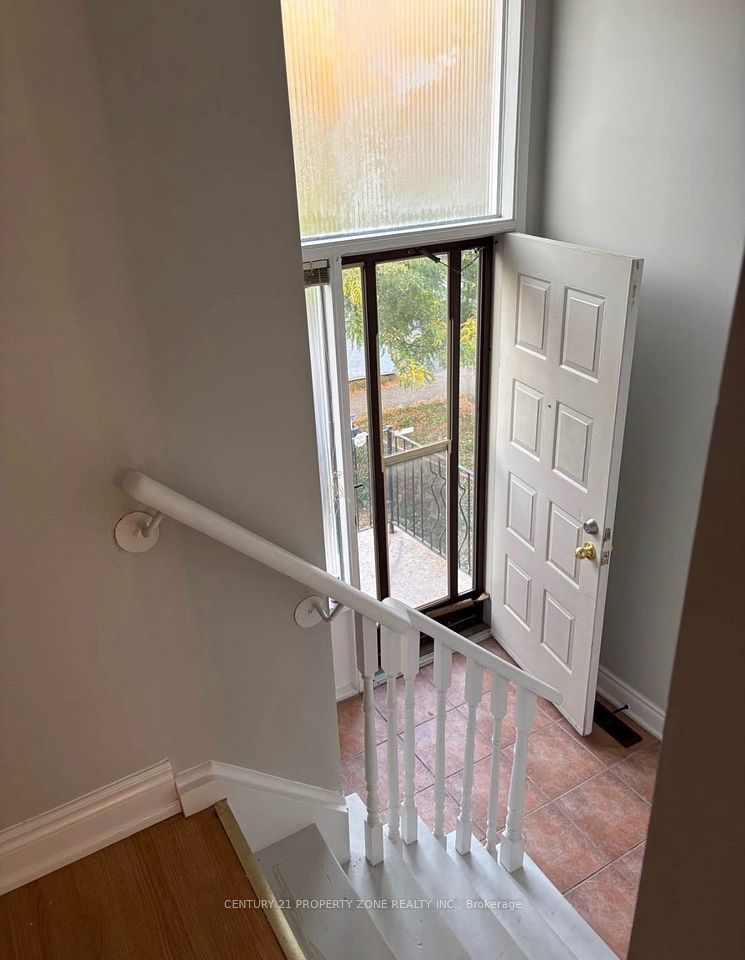 10 Martindale Crescent, Brampton, On L6x 2v1