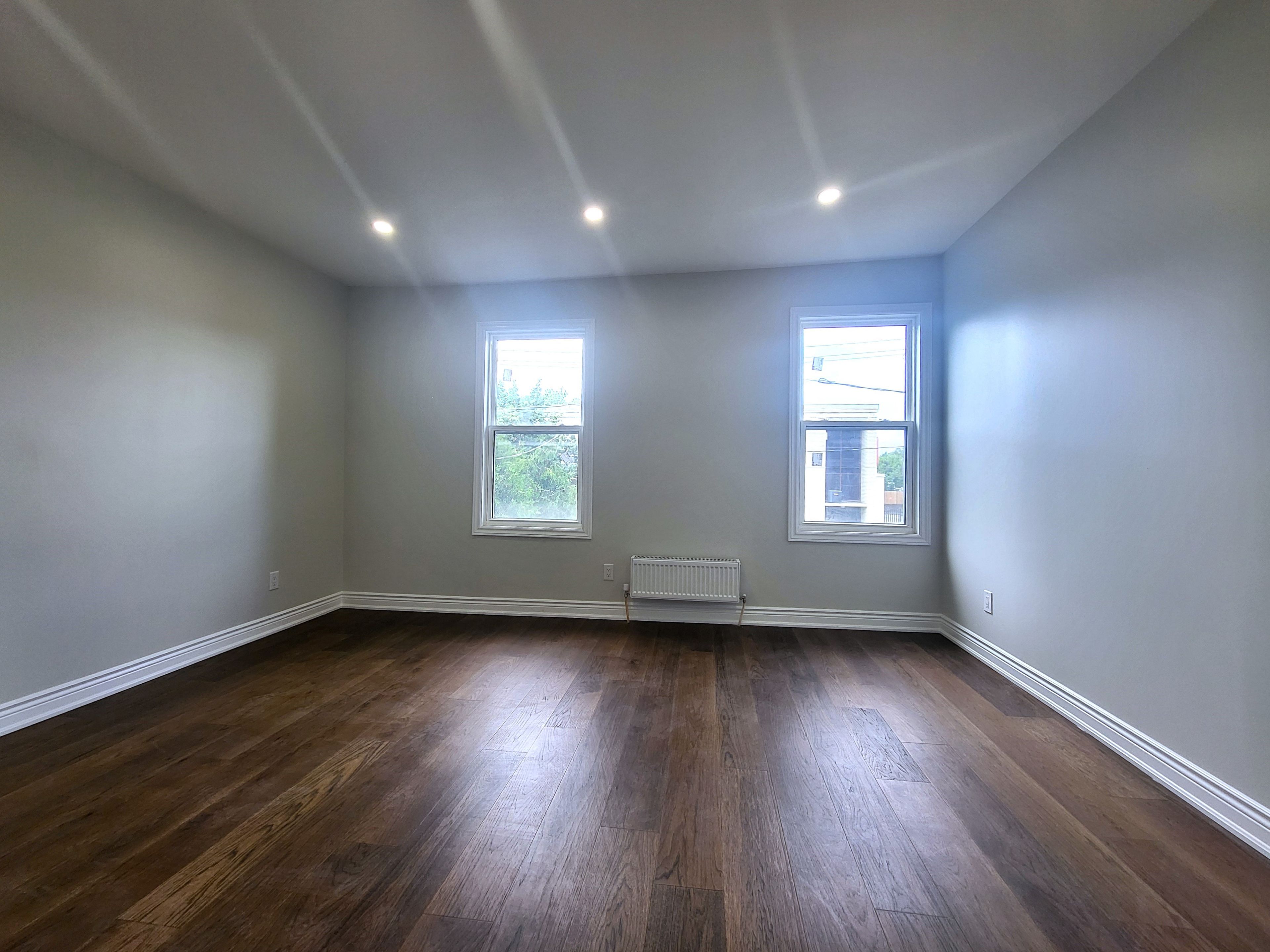 49 Vine Avenue 2, Toronto, On M6p 1v6