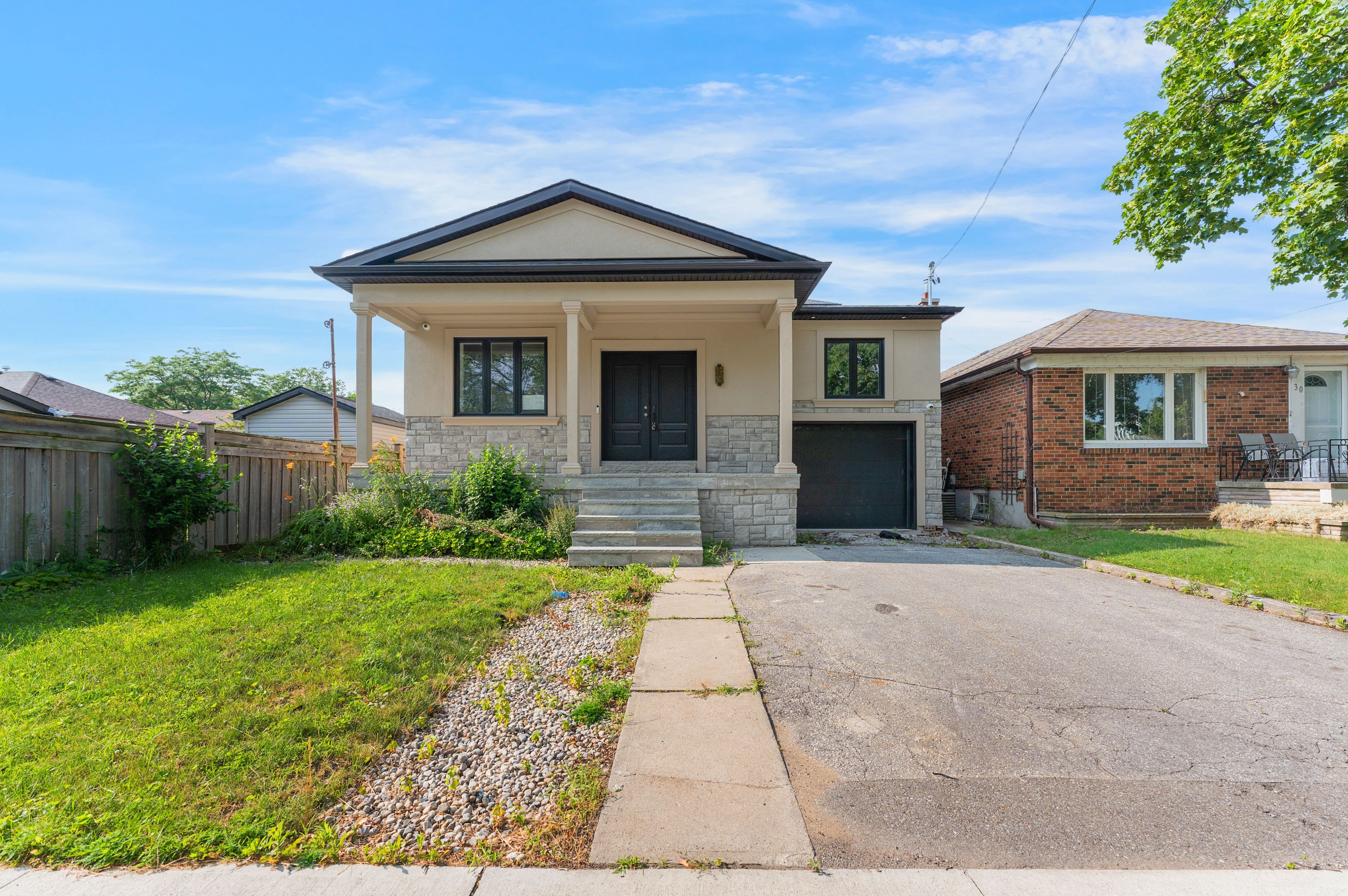 32 Bradfield Avenue W, Toronto, On M8z 2a3