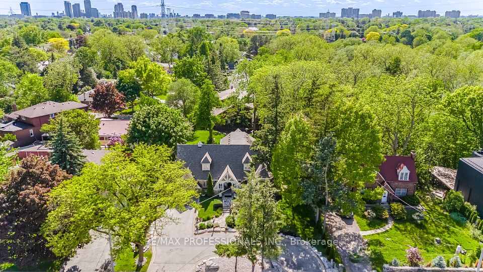 29 Mattice Road, Toronto, On M9a 1e5