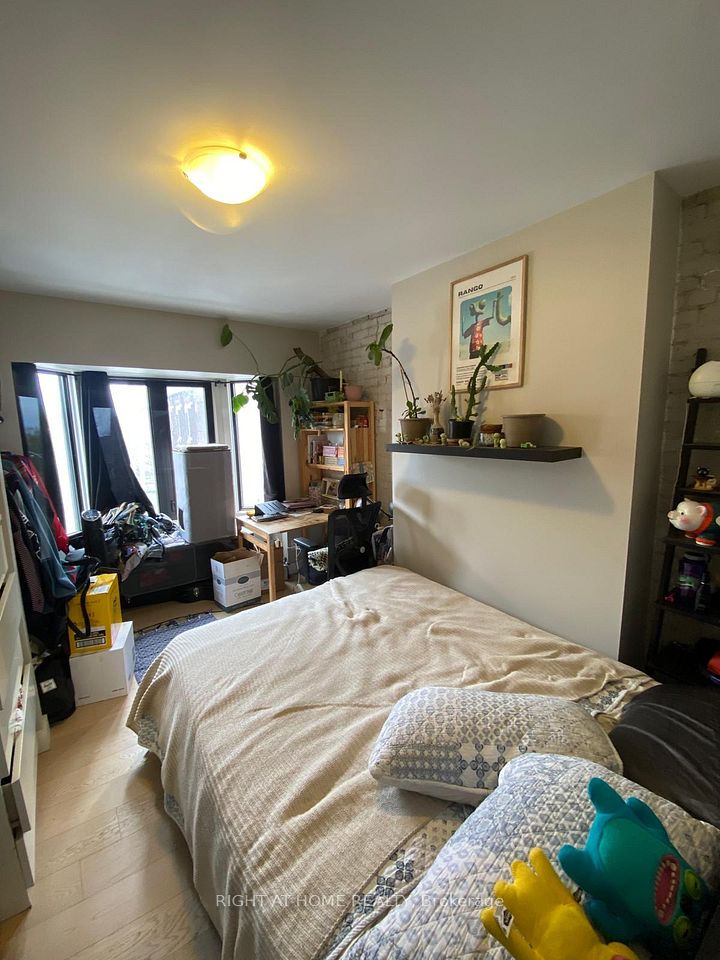 1022 Bloor Street W 3a, Toronto, On M6h 1m2