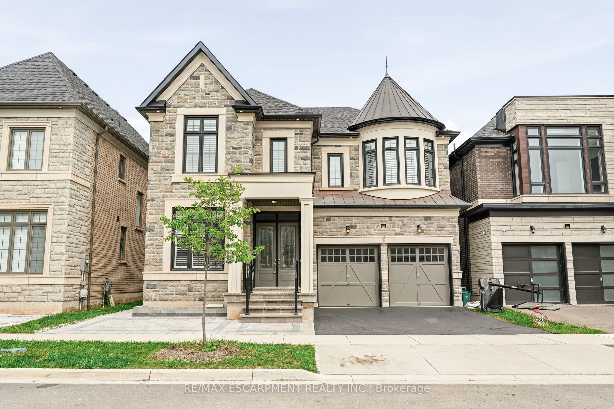 1221 Ironbridge Road, Oakville, On L6m 5m5