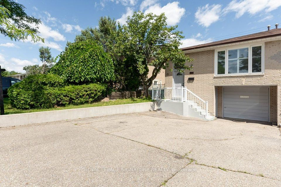 676 Abana Road, Mississauga, On L5a 1h4