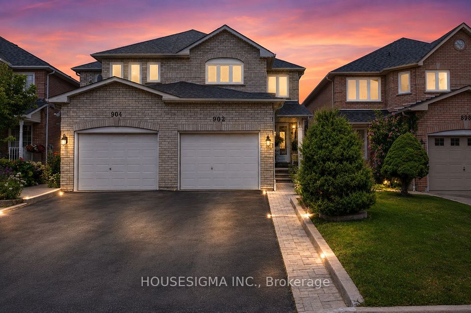 902 Applecroft Circle, Mississauga, On L5v 2a7