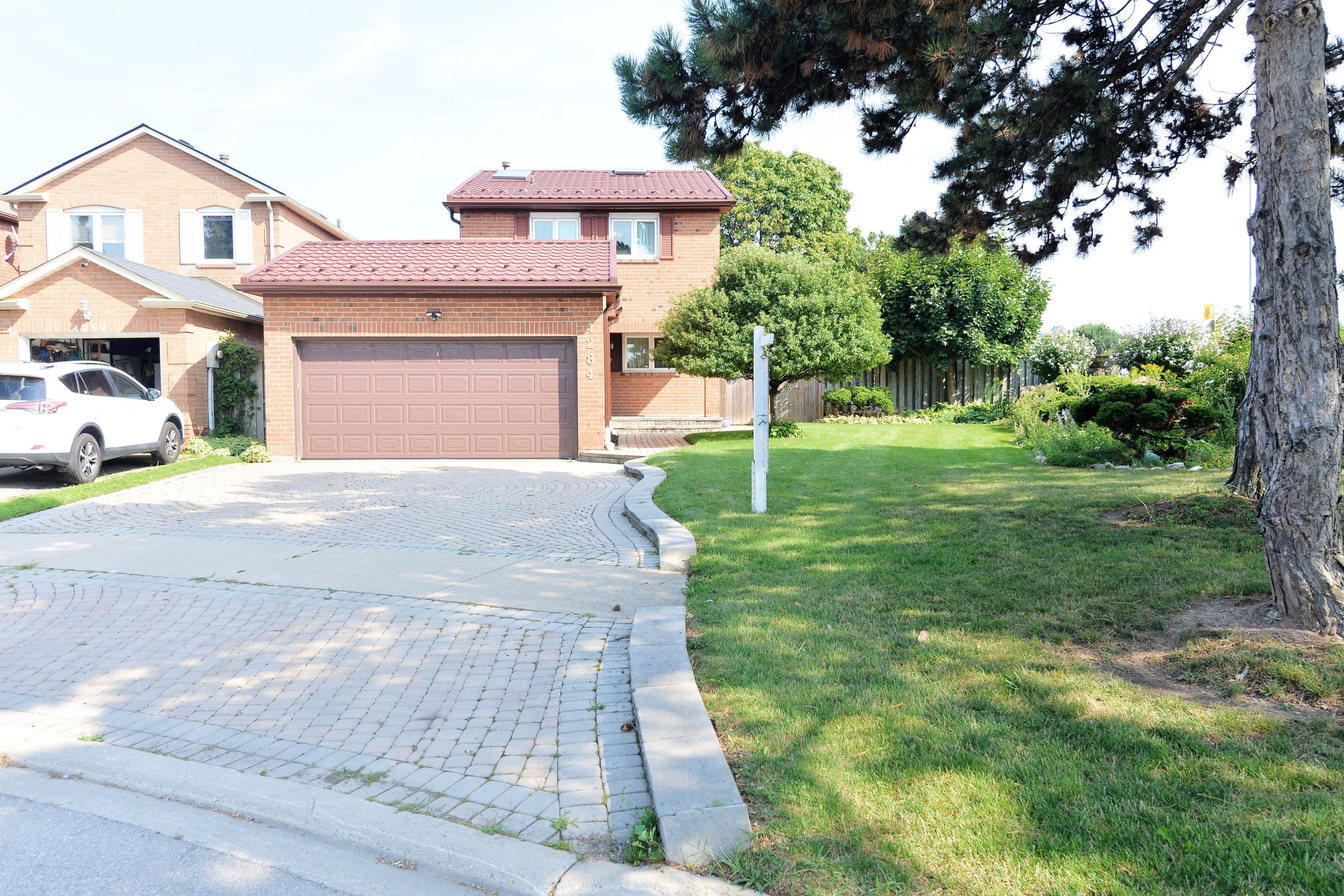 4284 Sawmill Valley Drive, Mississauga, On L5l 3m9