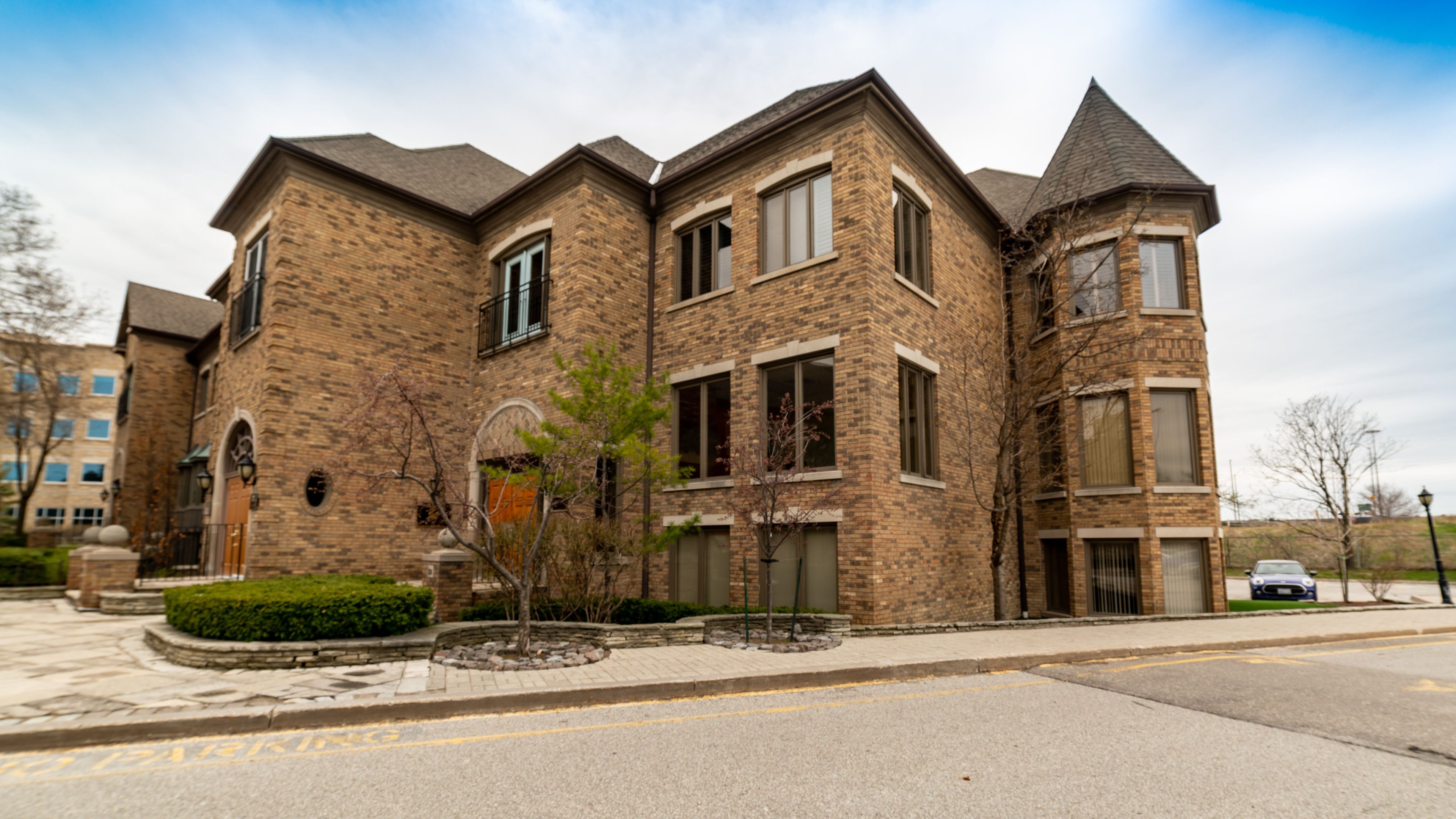 28 Village Centre Place 28-209, Mississauga, On L4z 1v9