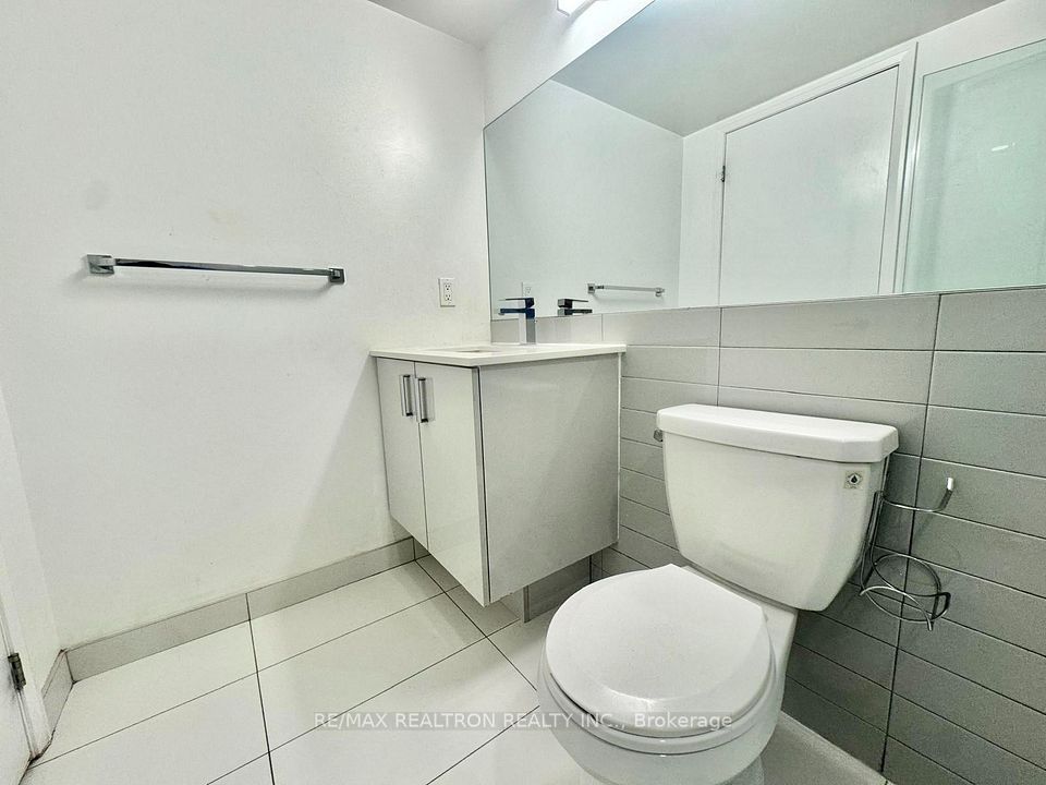 30 Gibbs Road 1310, Toronto, On M9b 0e4