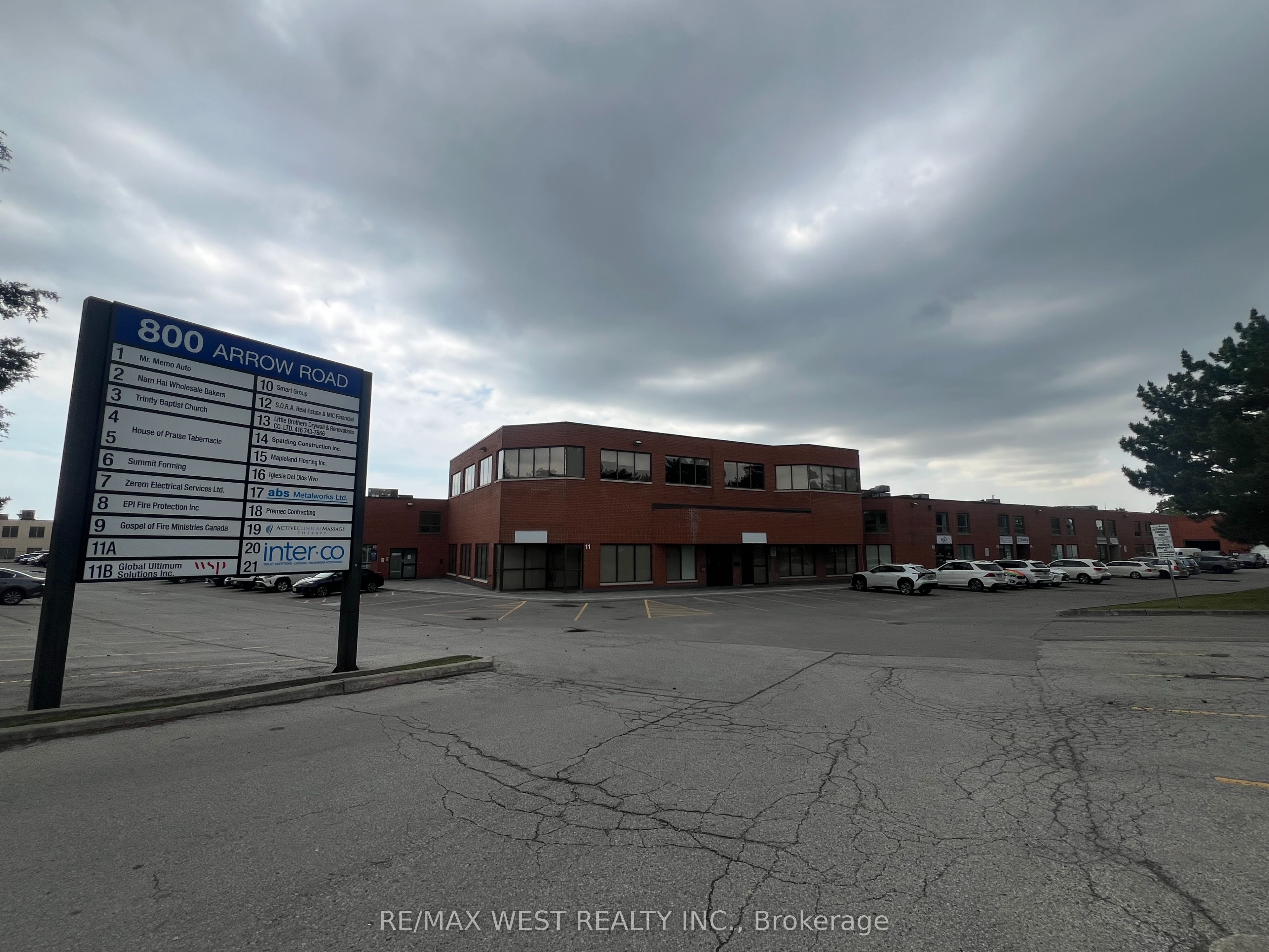 800 Arrow Road 12 (Upper), Toronto, On M9m 2z8