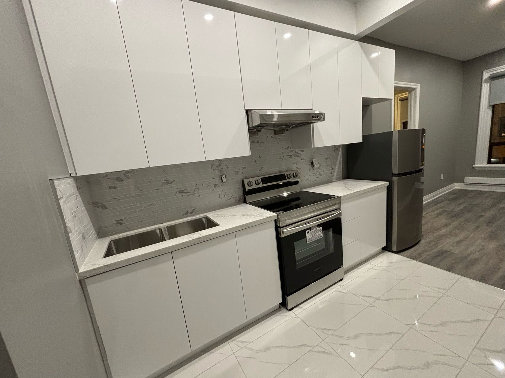 271 Dunn Avenue 1b, Toronto, On M6k 1l9