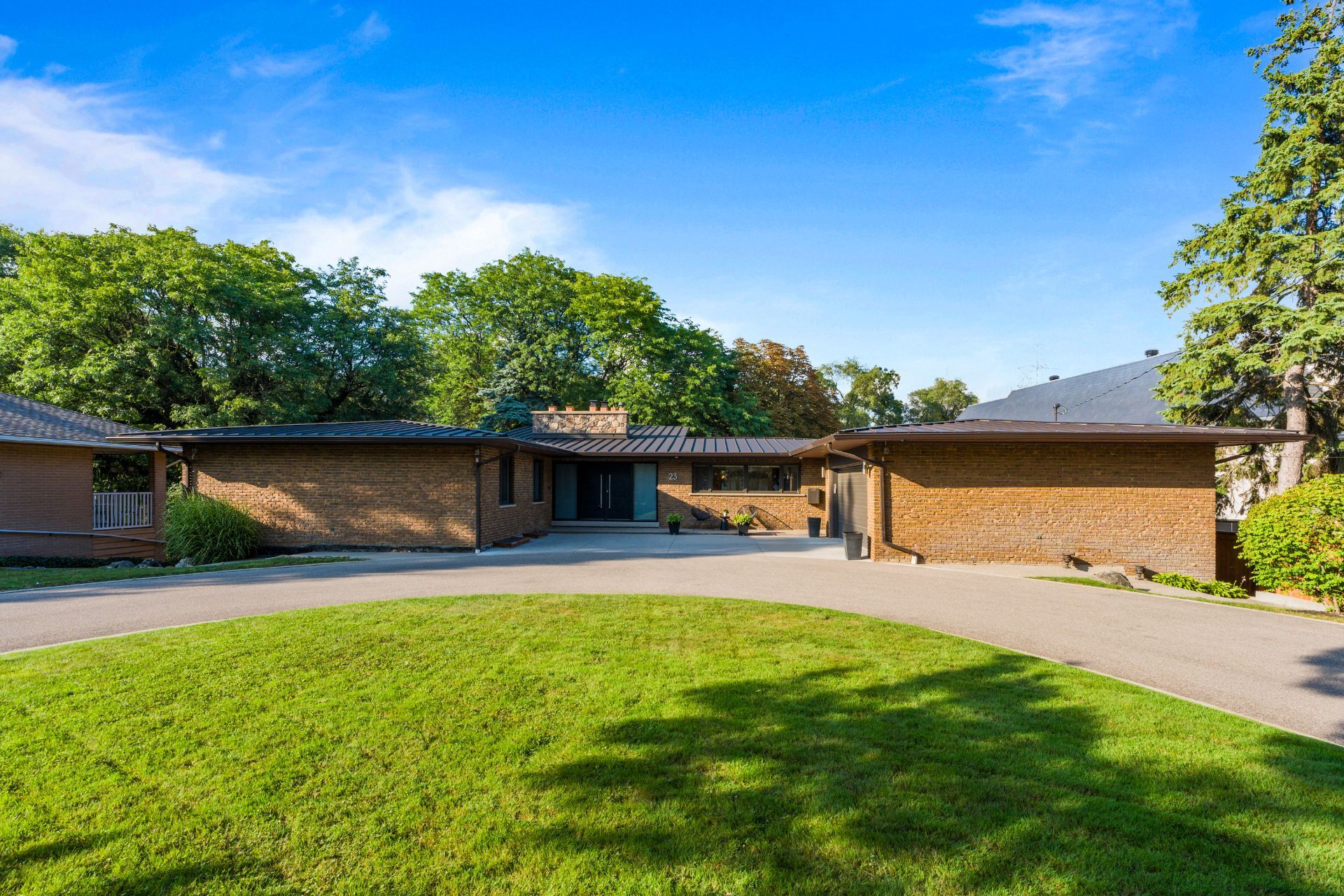 23 Lorraine Gardens, Toronto, On M9b 4z5