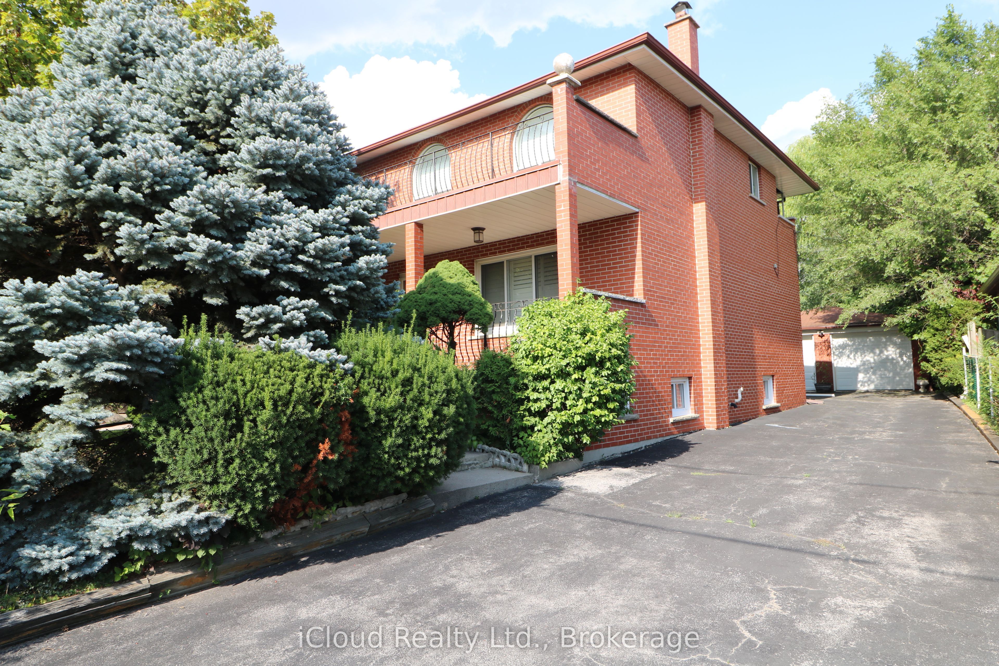9 Benalto Road, Toronto, On M6a 2r7