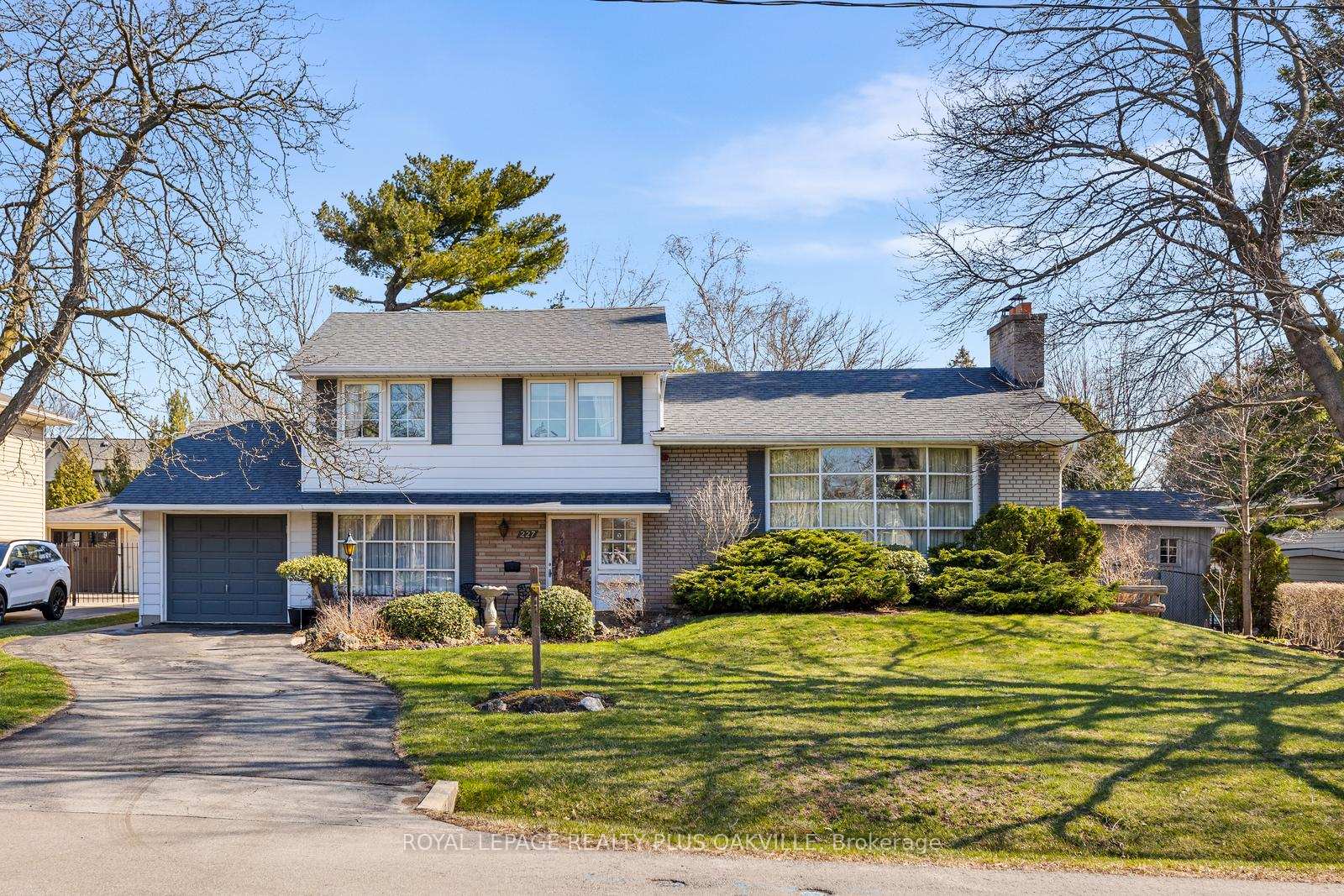 227 Sandwell Drive, Oakville, On L6l 4p3