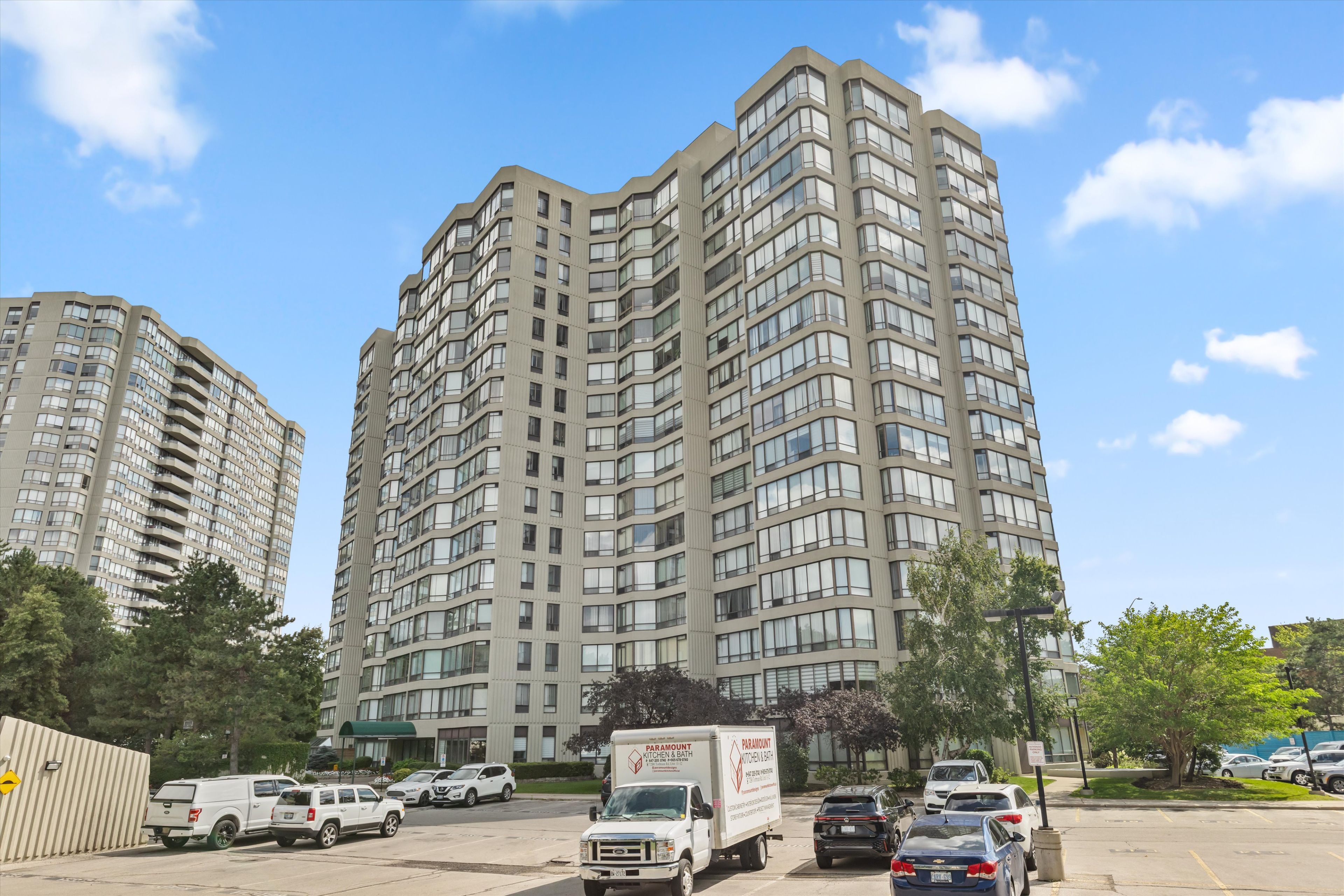 26 Hanover Road 609, Brampton, On L6s 4t2