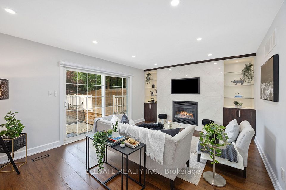 2059 Shawanaga Trail, Mississauga, On L5h 3z3