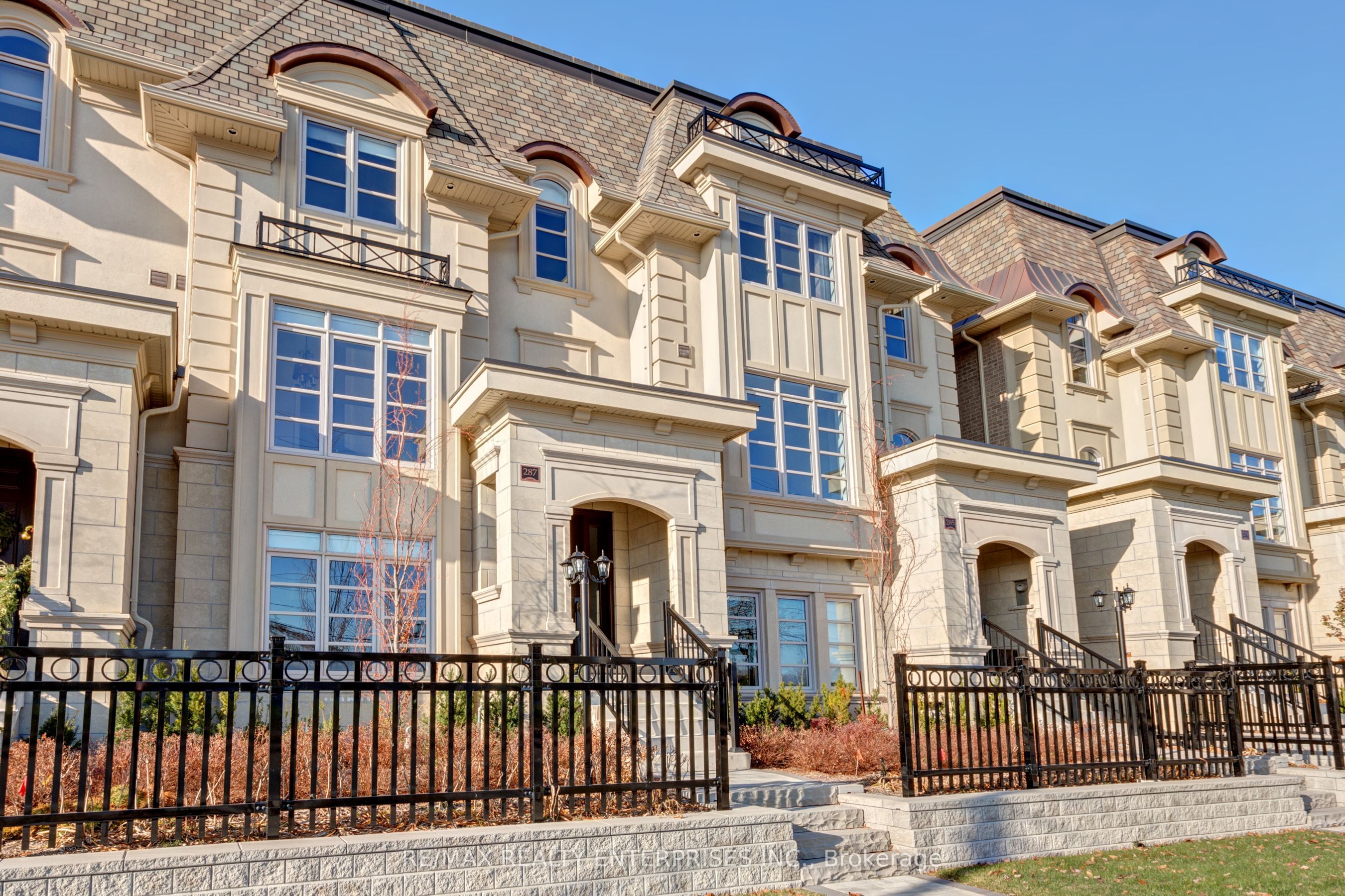 287 Rebecca Street, Oakville, On L6k 0g9
