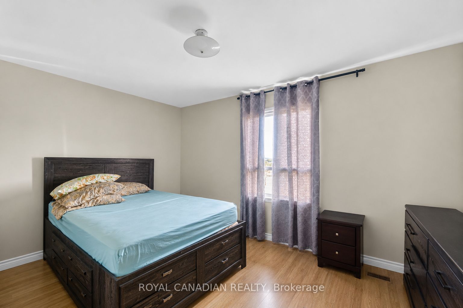 2538 St Clair Avenue W, Toronto, On M6n 1l6