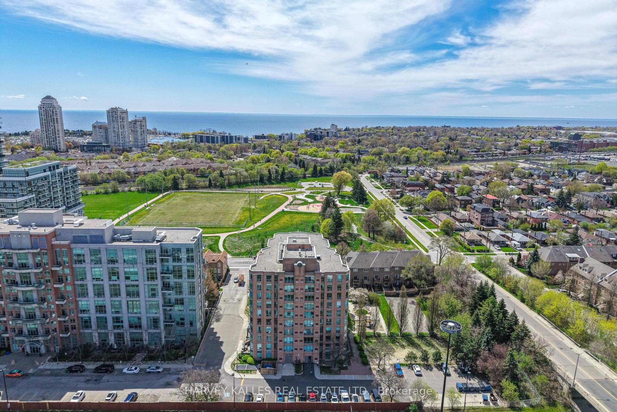 190 Manitoba Street 904, Toronto, On M8y 3y8
