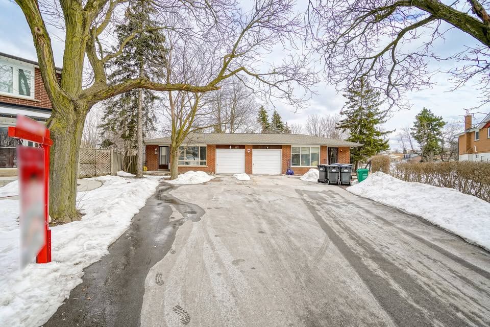 70 Montjoy Crescent, Brampton, On L6s 3e7