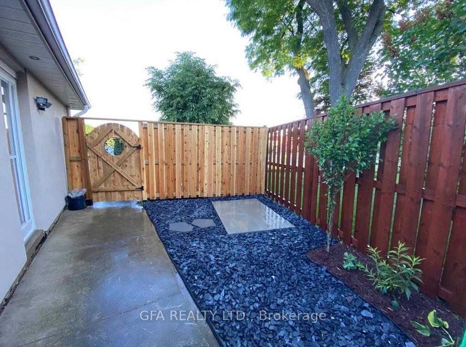 9 Melville Crescent #Lower, Brampton, On L6w 2s3
