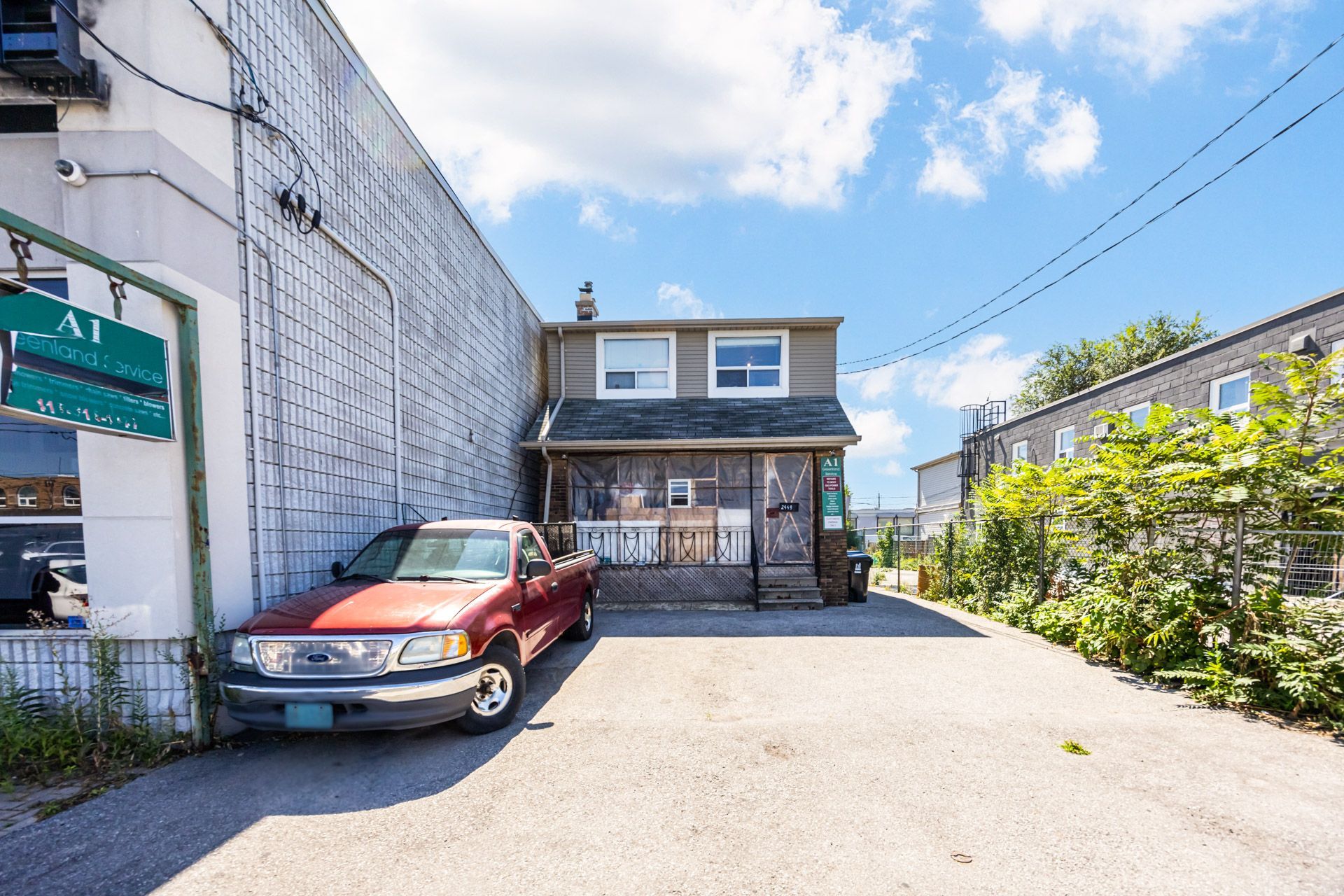 2449 St Clair Avenue W, Toronto, On M6n 1k9