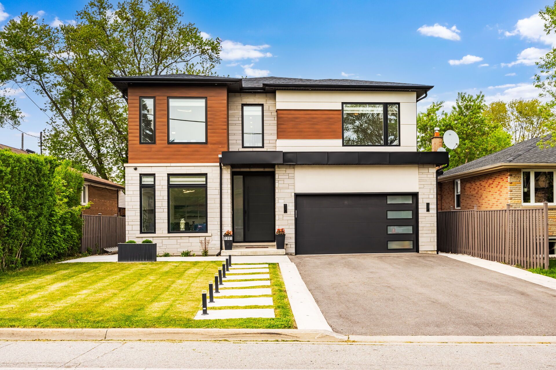 1081 Ogden Avenue, Mississauga, On L5e 2g7