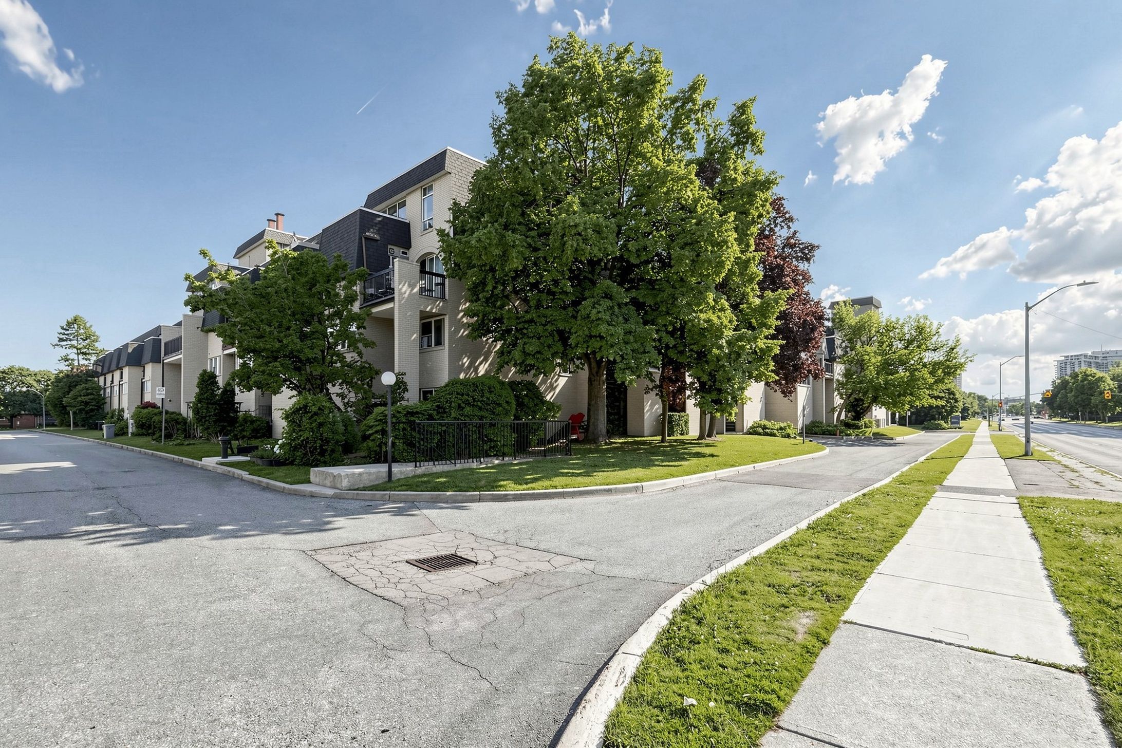 1624 Bloor Street 105, Mississauga, On L4x 2s2