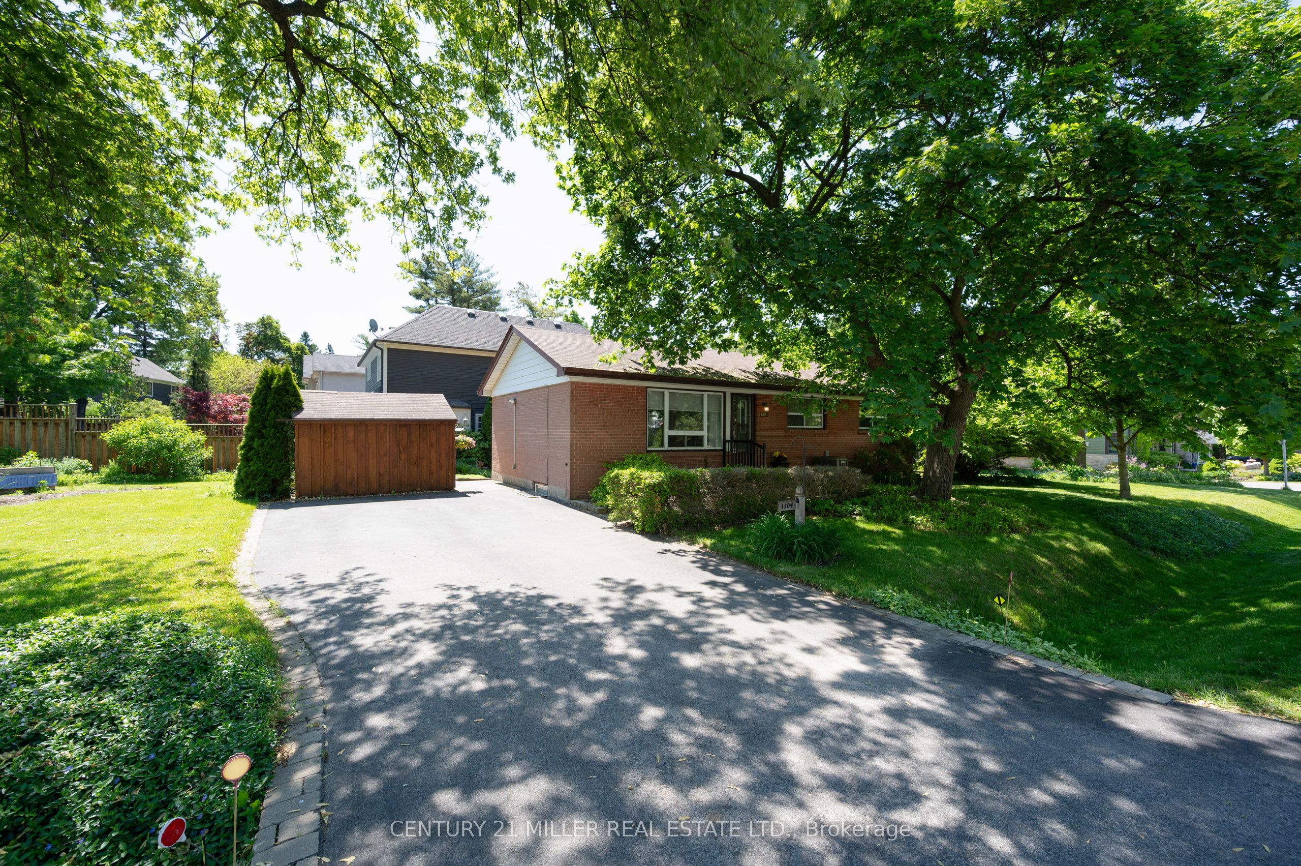 1304 Avon Crescent, Oakville, On L6j 2t7