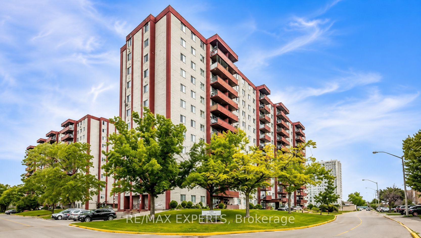 50 Lotherton Pathway 410, Toronto, On M6b 2g7