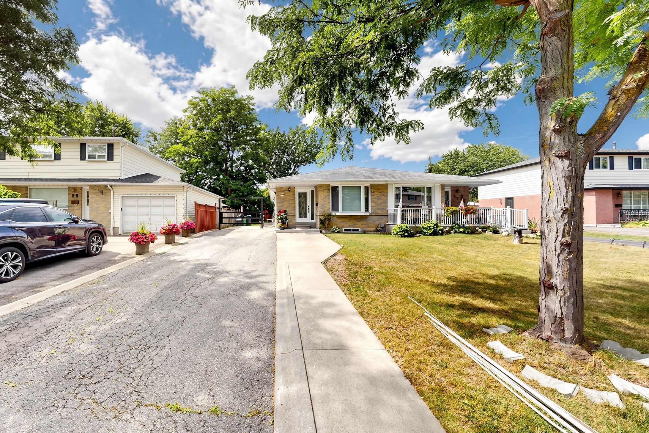 25 Graymar Road, Brampton, On L6s 1z7