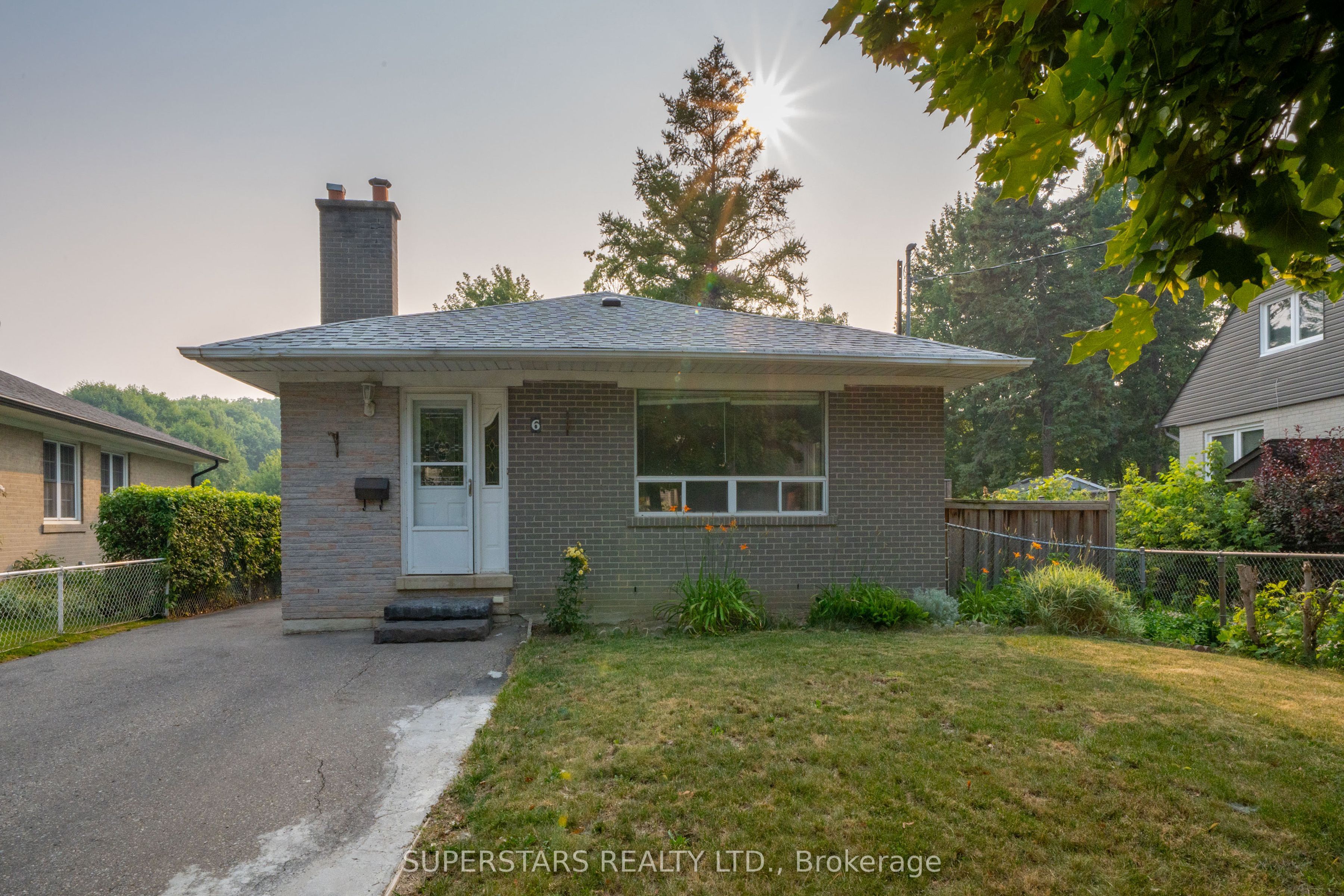 6 Meadowland Drive, Brampton, On L6w 2r4