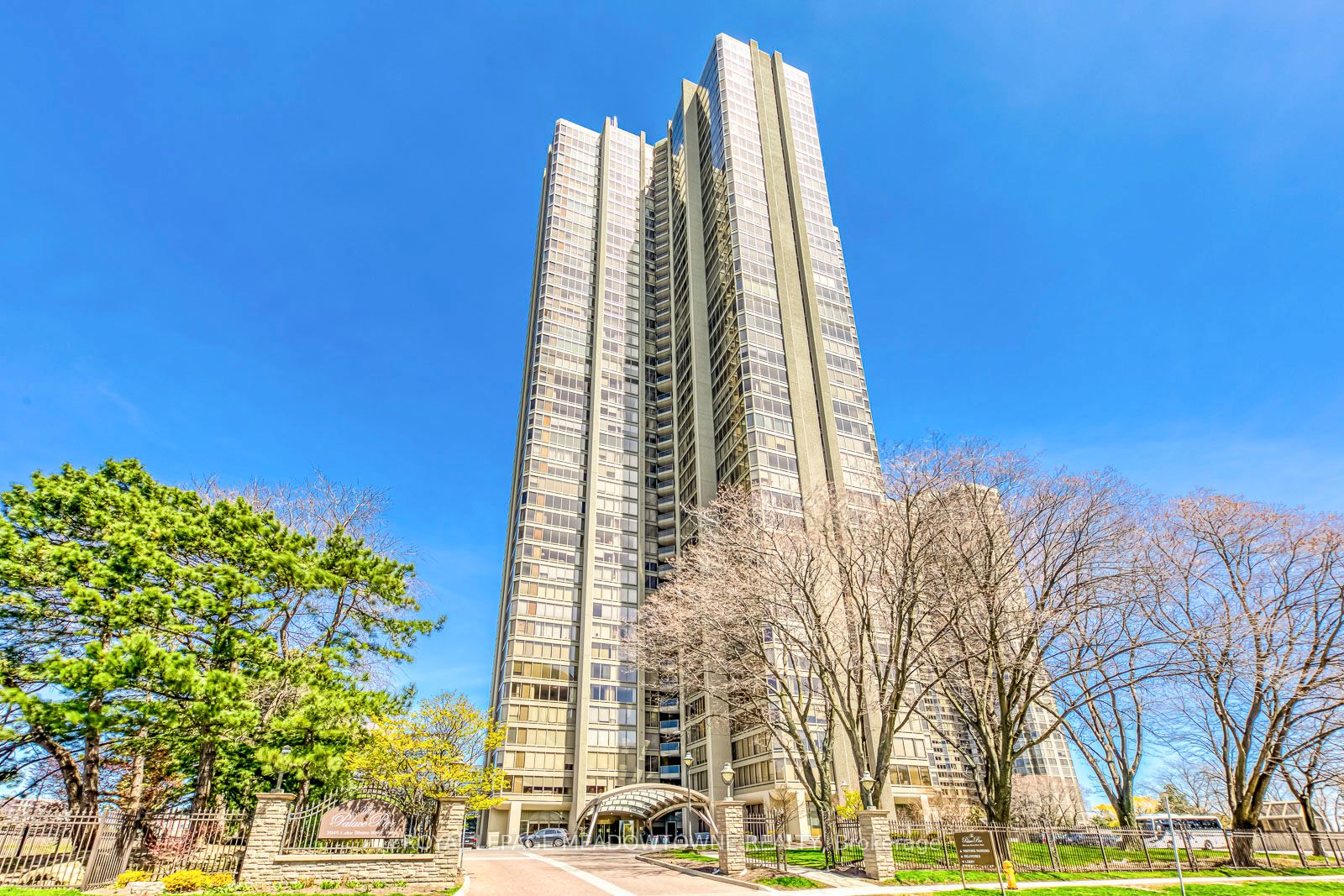 2045 Lakeshore Boulevard W 2011, Toronto, On M8v 2z6
