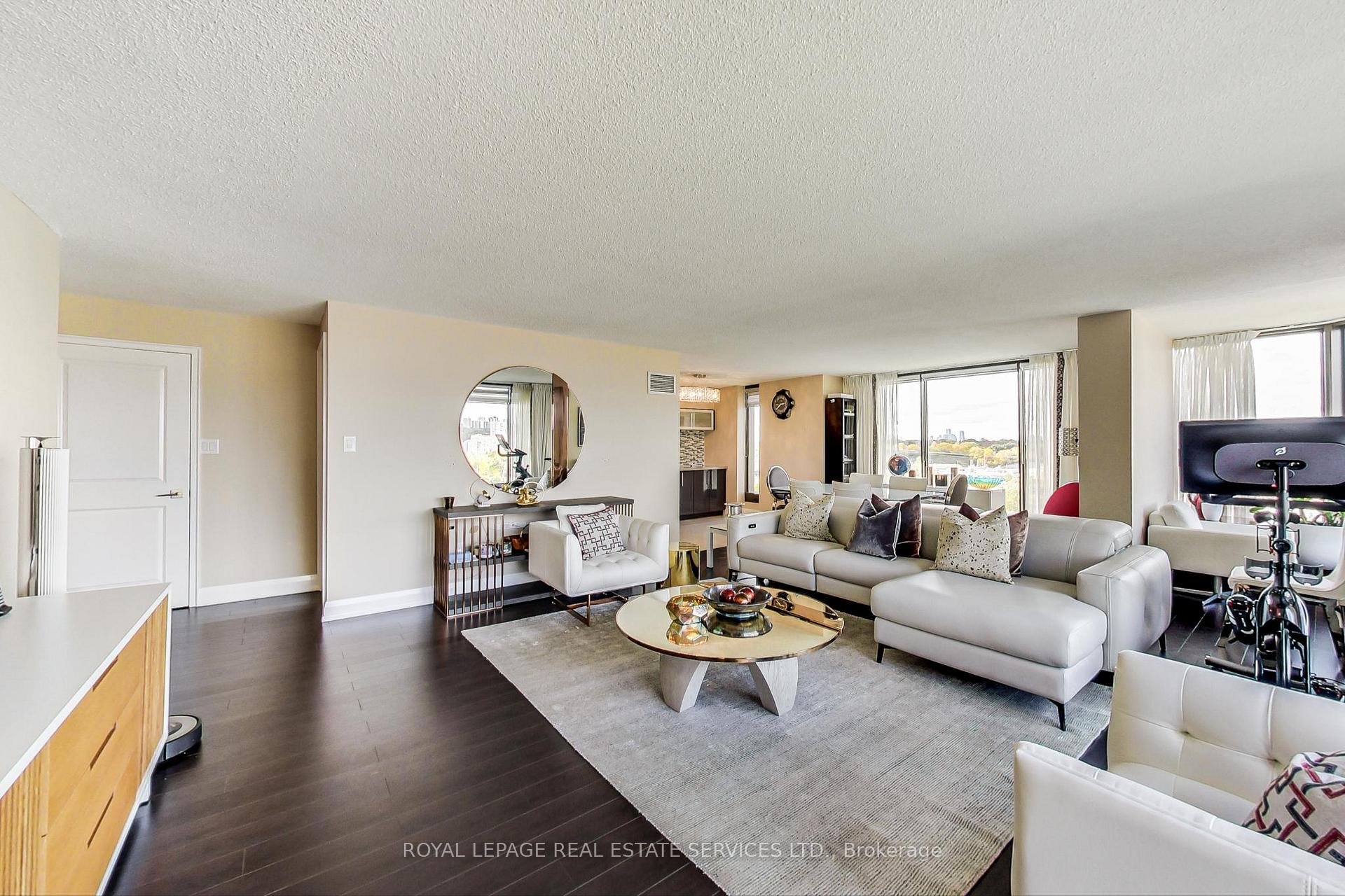 2045 Lake Shore Boulevard W 1110, Toronto, On M8v 2z6