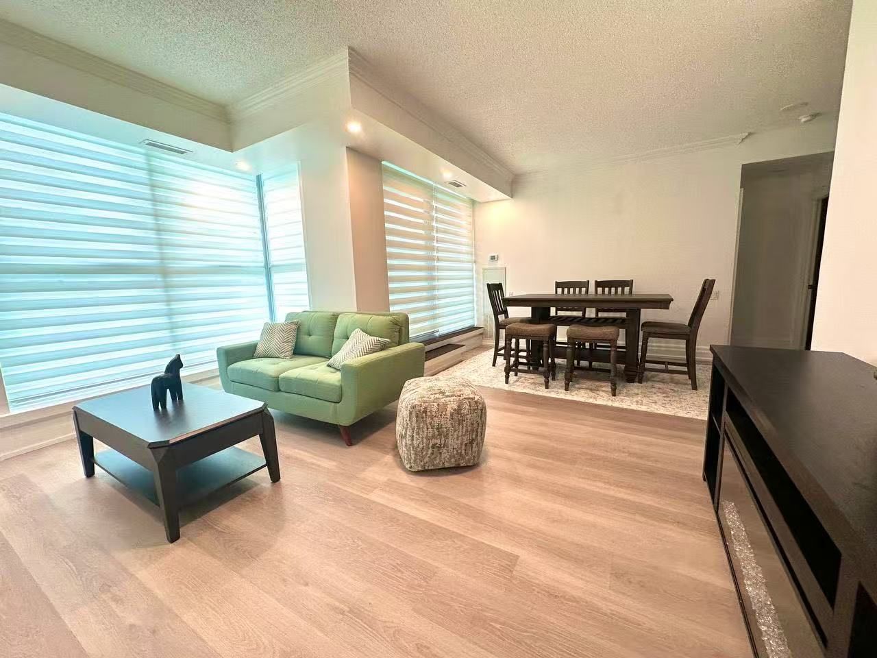 2067 Lake Shore Boulevard W 203, Toronto, On M8v 4b8