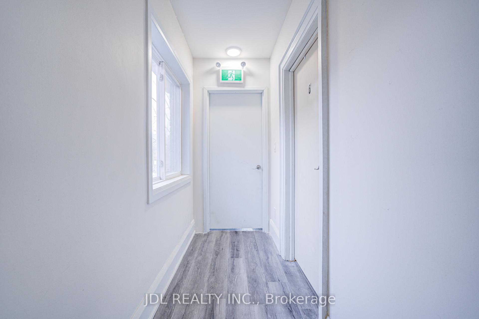 5 Sorauren Avenue 6, Toronto, On M6r 2c6