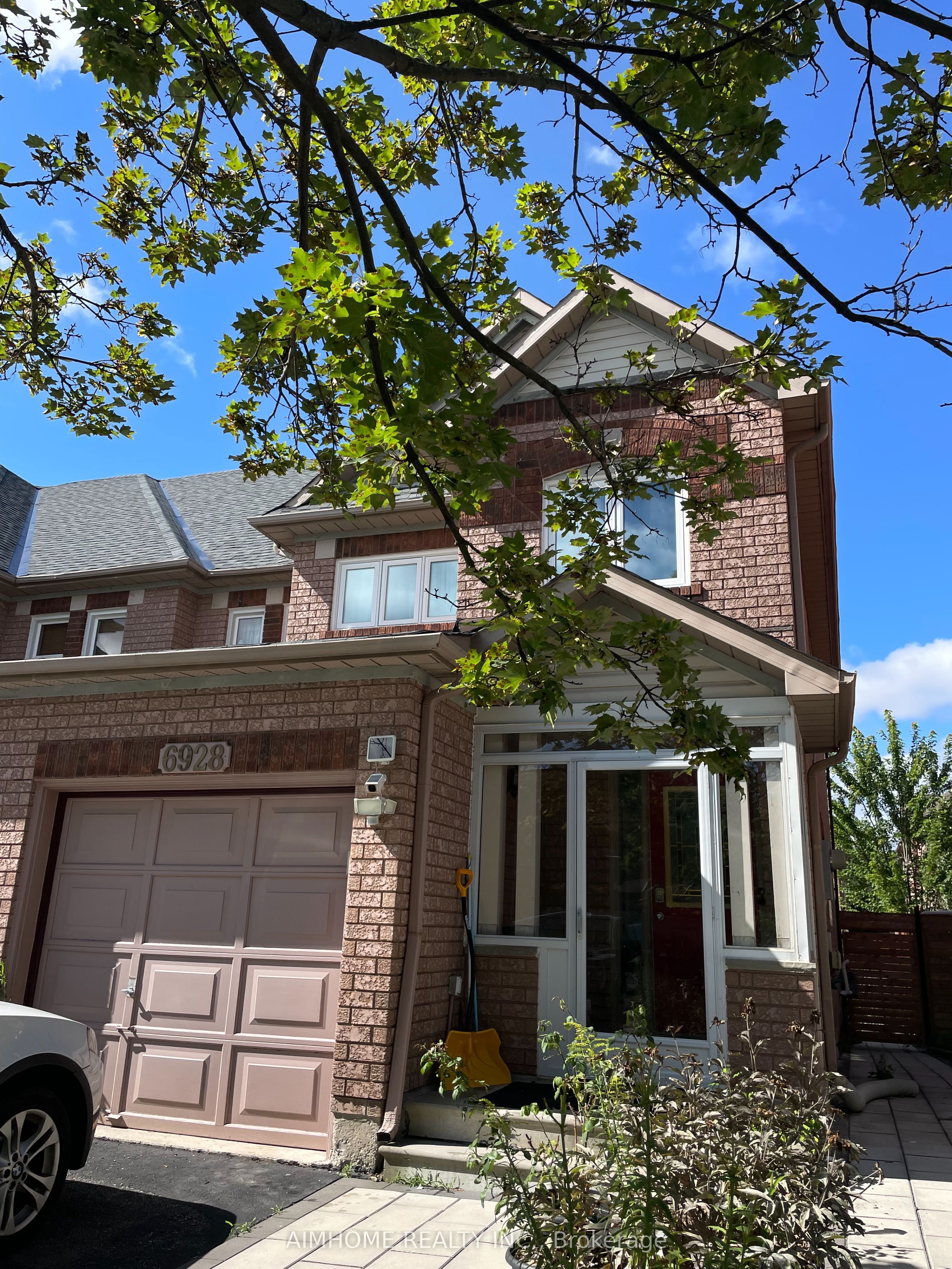 6928 Glory Court, Mississauga, On L5n 7e1