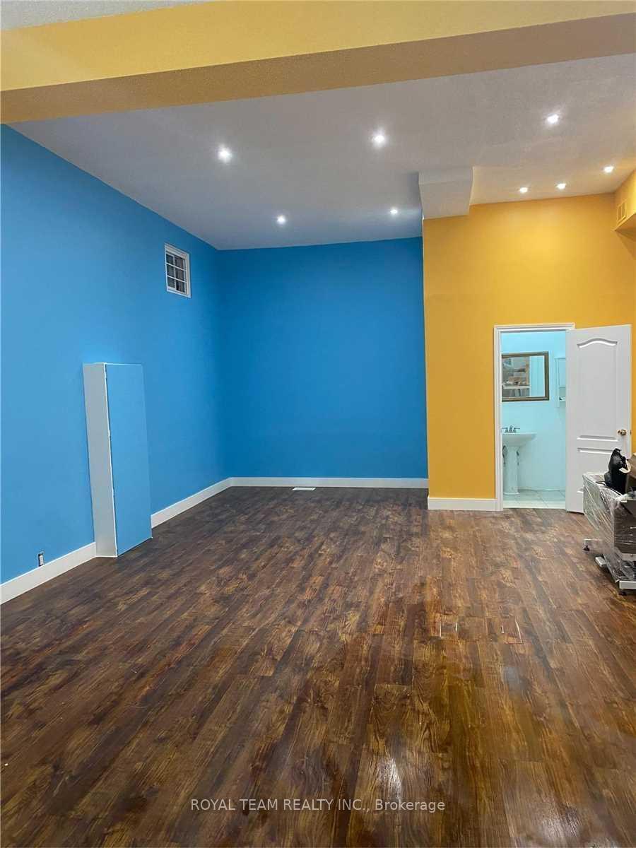 106-108 King Street, Toronto, On M9n 1l5