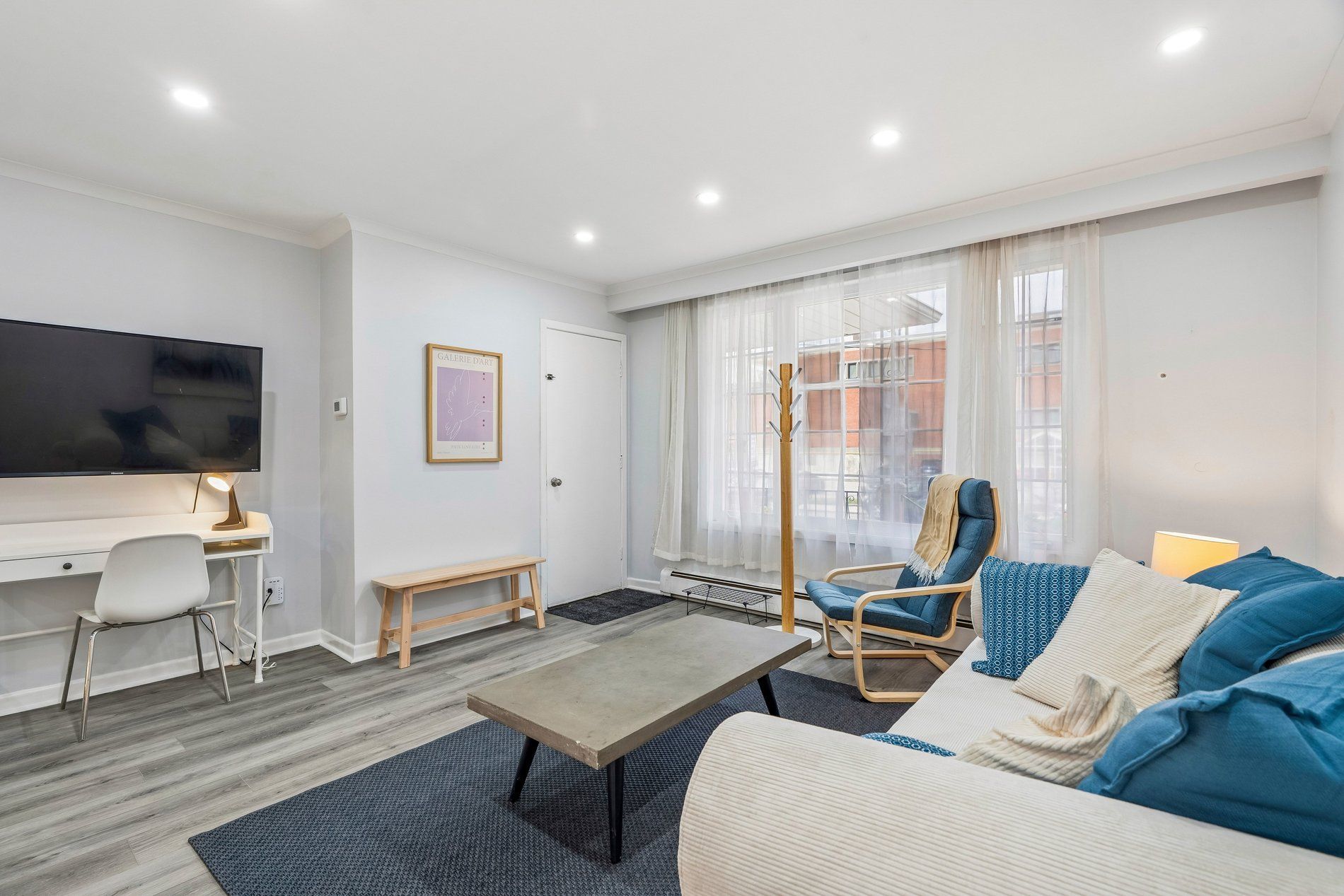 124 Hope Street, Toronto, On M6e 1k1