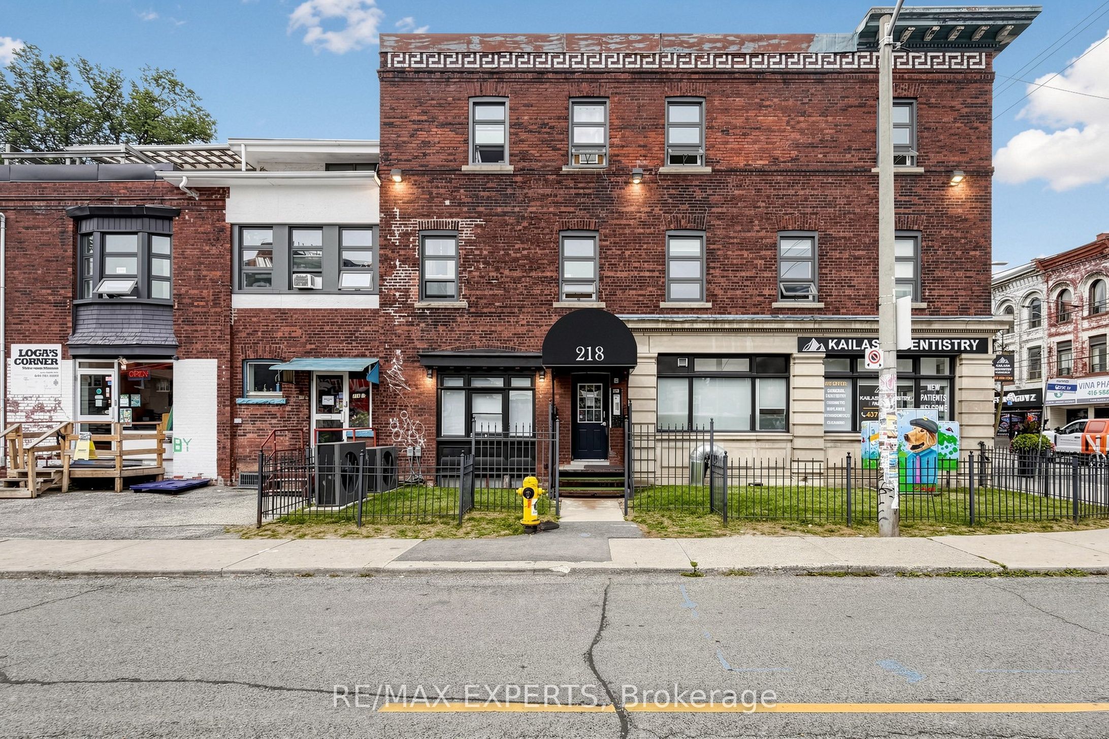 218 Close Avenue 204, Toronto, On M6k 1m3
