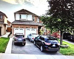 21 Robertson Davies Drive, Brampton, On L7a 1k4