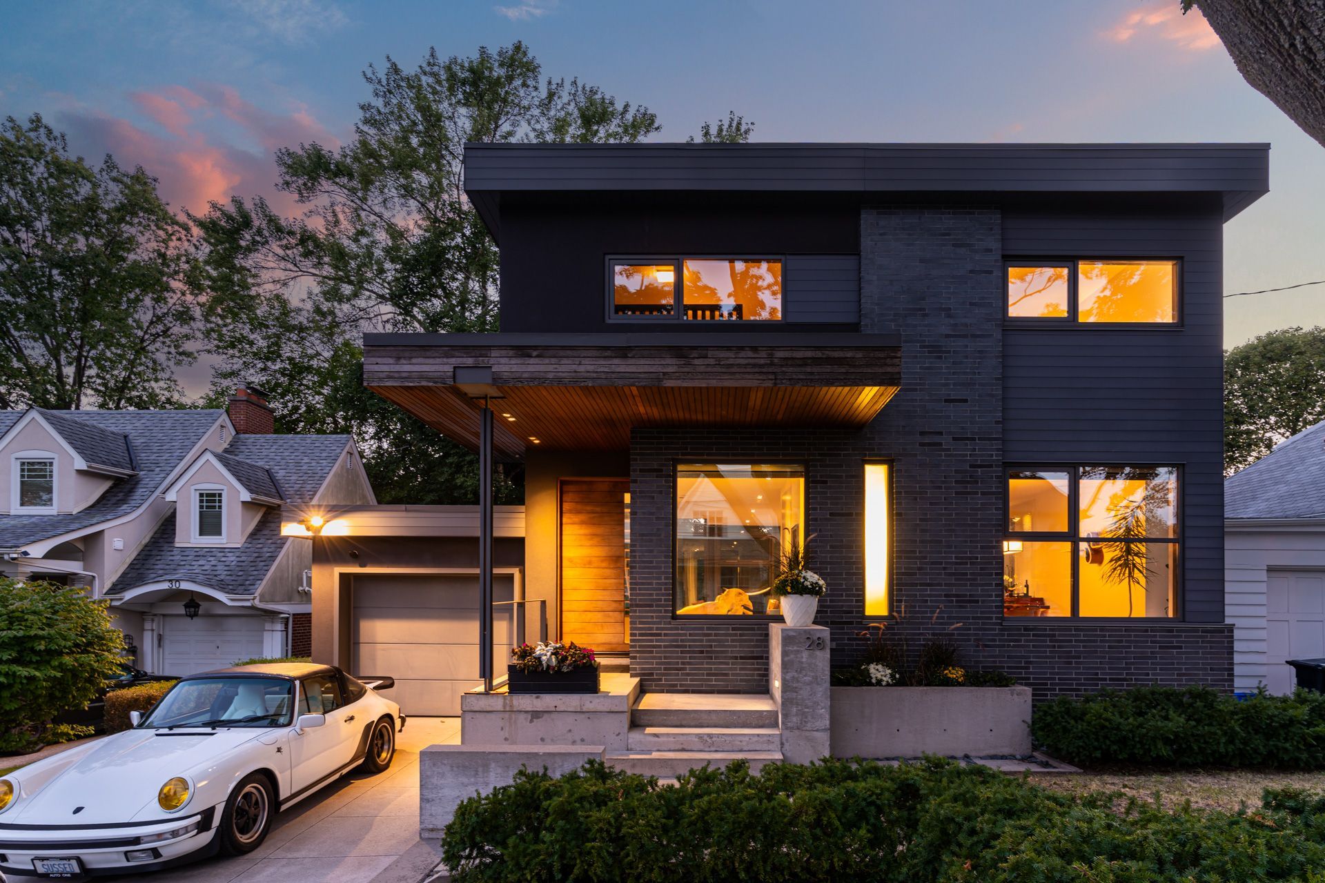 28 Beaucourt Road, Toronto, On M8y 3g2