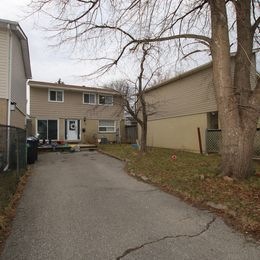 13 Hillgate Drive, Brampton, On L6s 1p9