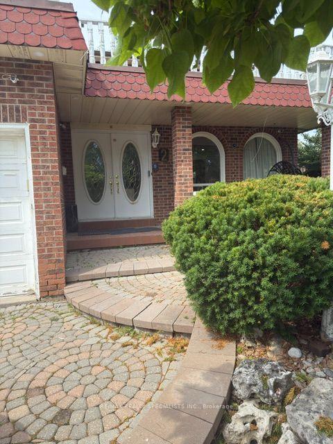 2 Pepperwood Place (Main & Upper), Brampton, On L6s 3r9