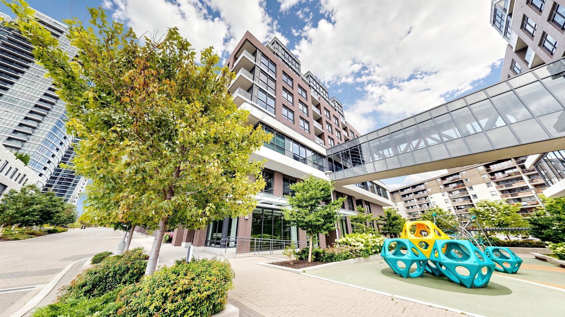 30 Gibbs Road 1410, Toronto, On M9b 0e4