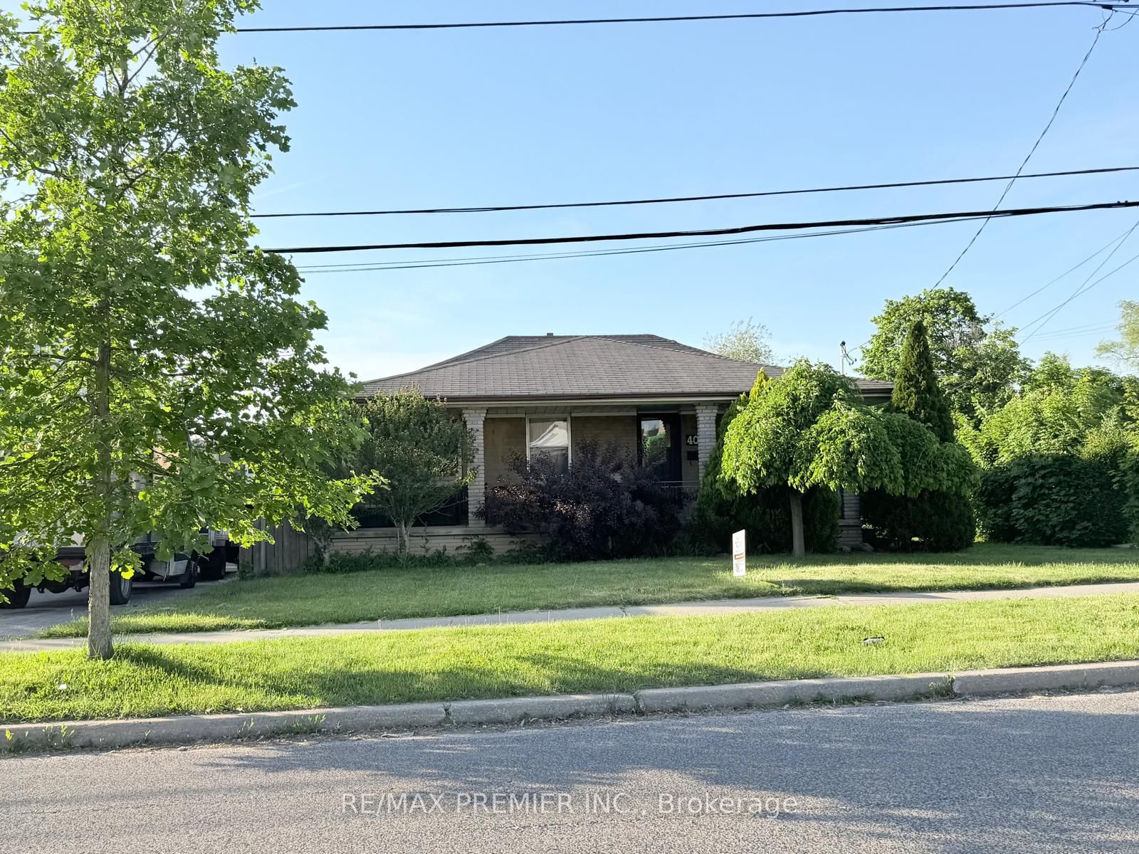 404 Rustic Road Bsmt, Toronto, On M6l 1w7
